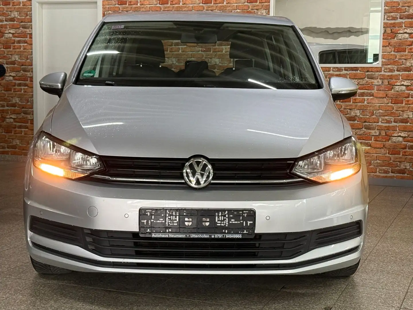 Volkswagen Touran 1.2TSI Navi-AHK-PDC-Klimaaut-7 Sitze-BC Zilver - 2