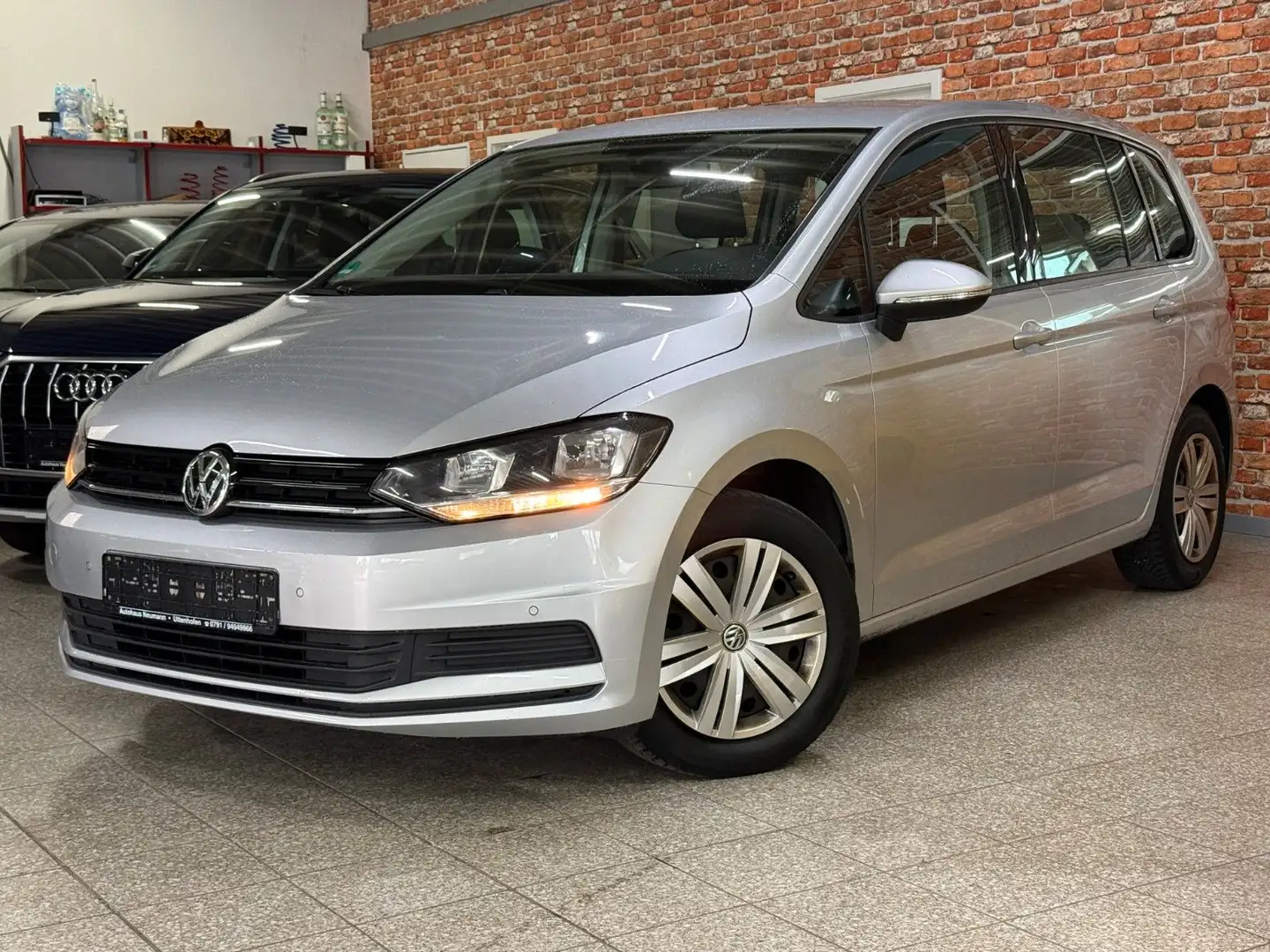 Volkswagen Touran 1.2TSI Navi-AHK-PDC-Klimaaut-7 Sitze-BC Zilver - 1