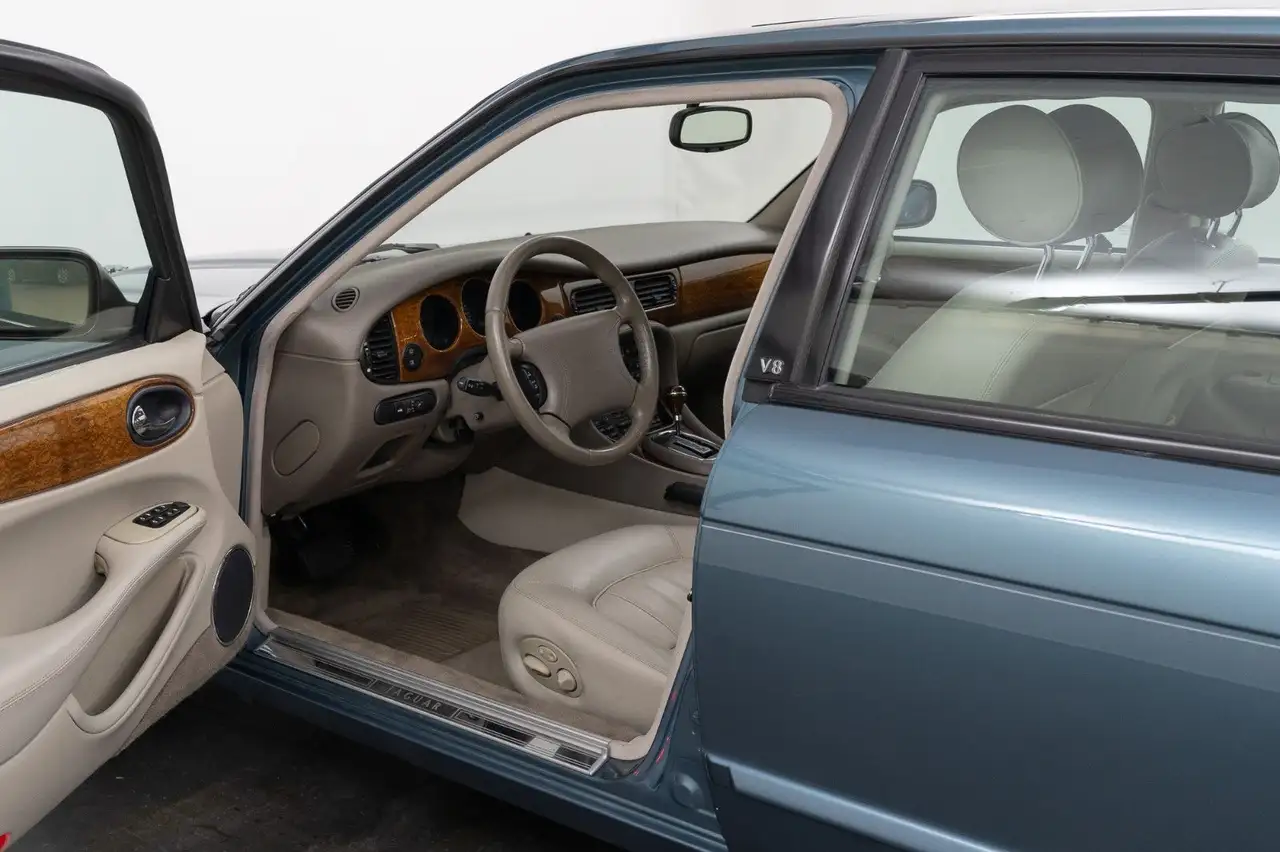 Jaguar XJ8 3.2, foto 9