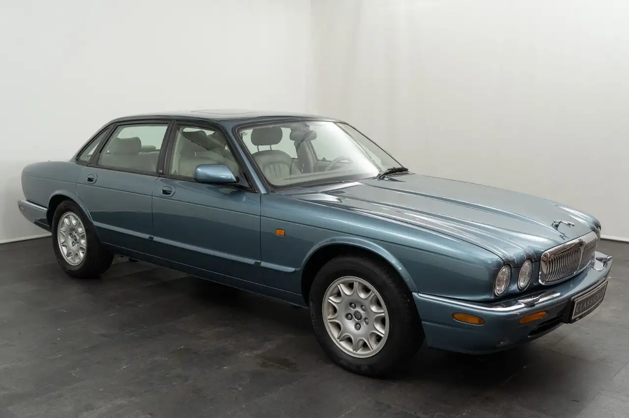 Jaguar XJ8 3.2, foto 2