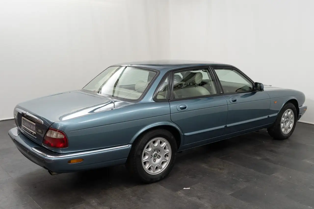 Jaguar XJ8 3.2, foto 6