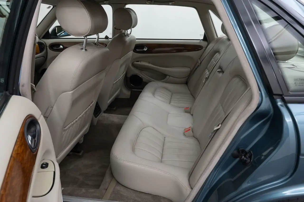 Jaguar XJ8 3.2, foto 12