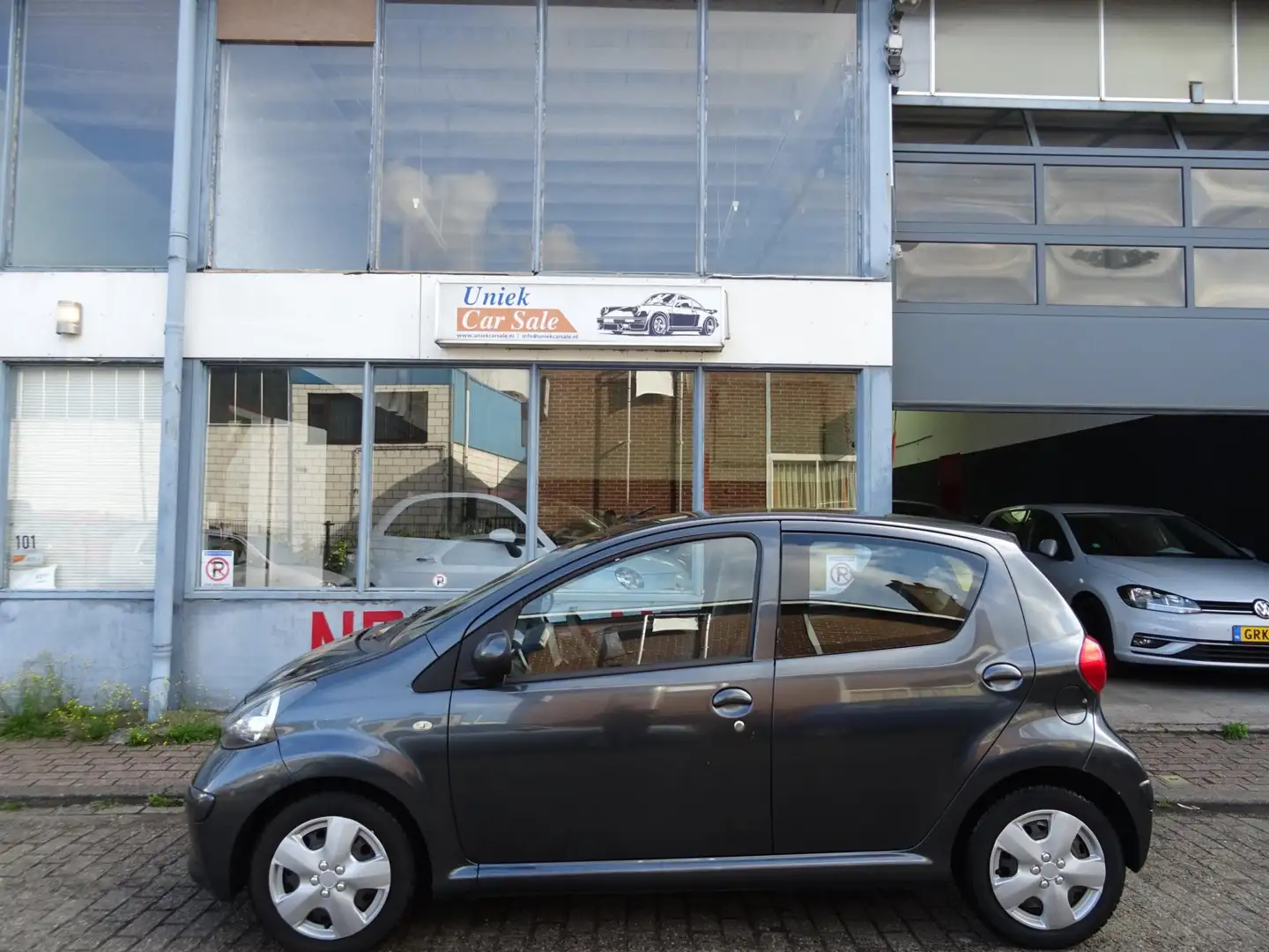 Toyota Aygo 1.0-12V Grigio - 2
