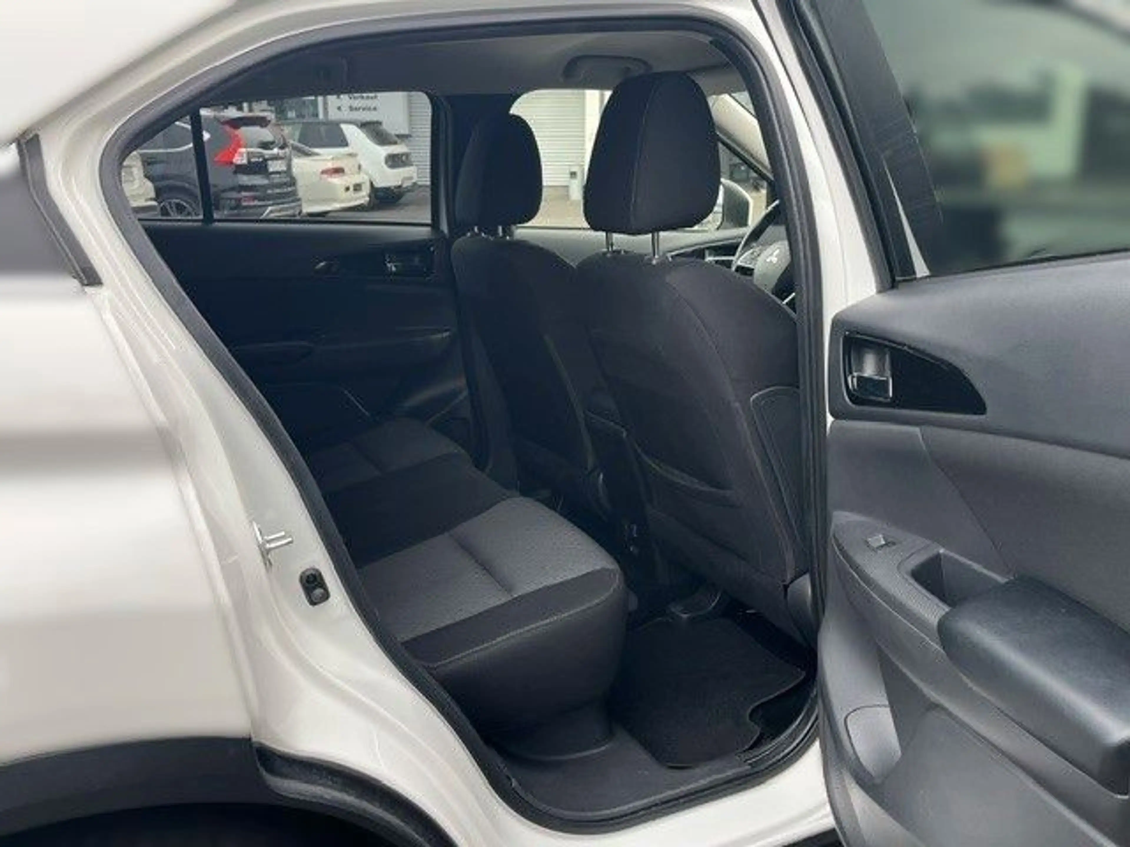 Mitsubishi Eclipse Cross Basis Hybrid 4WD — photo 10