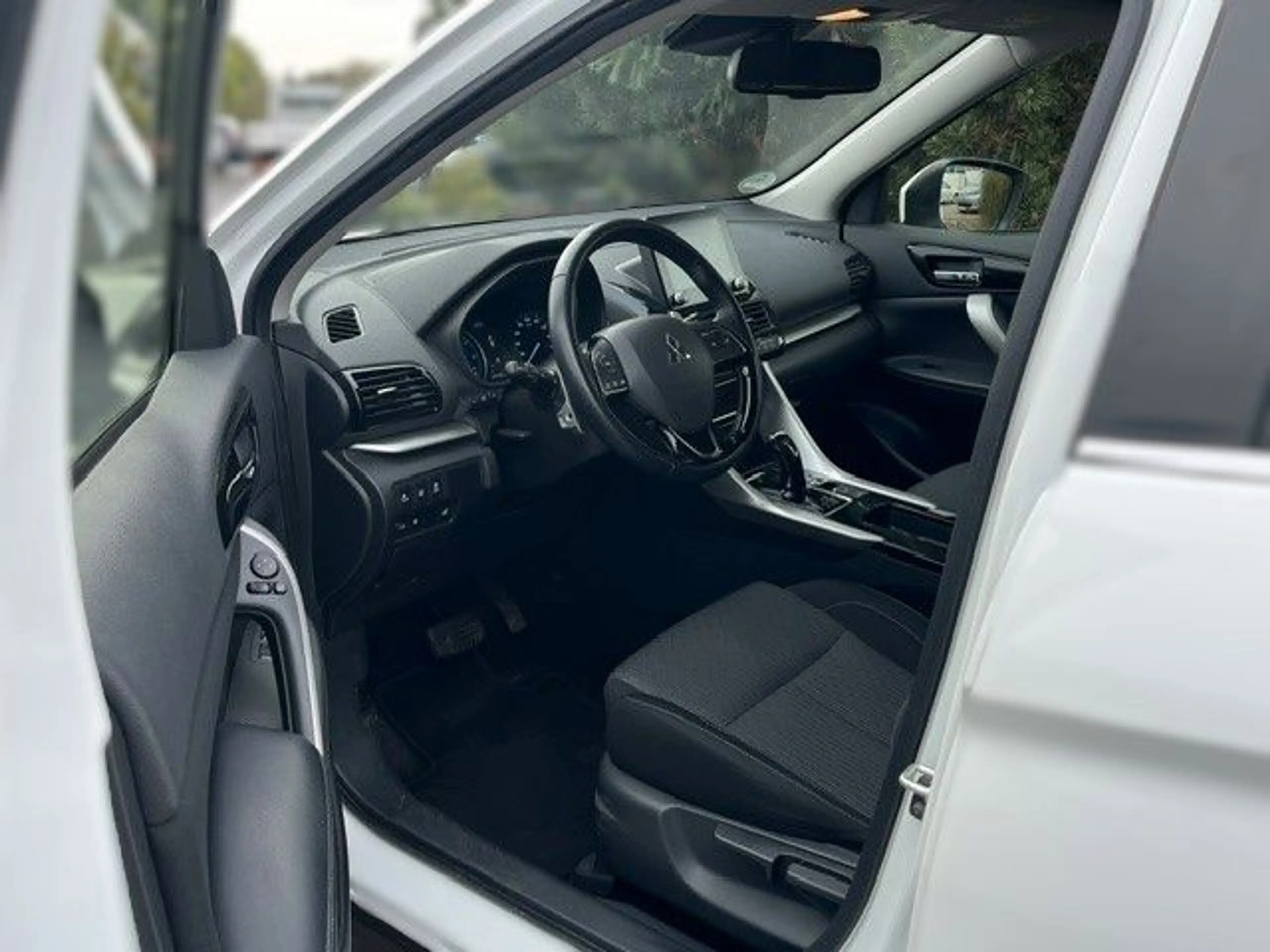 Mitsubishi Eclipse Cross Basis Hybrid 4WD — photo 6