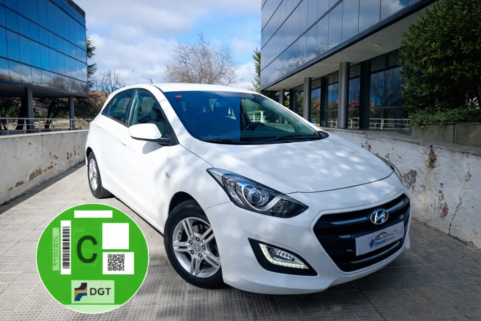 Hyundai i30 1.4 MPI BD Essence 100 Weiß - 1