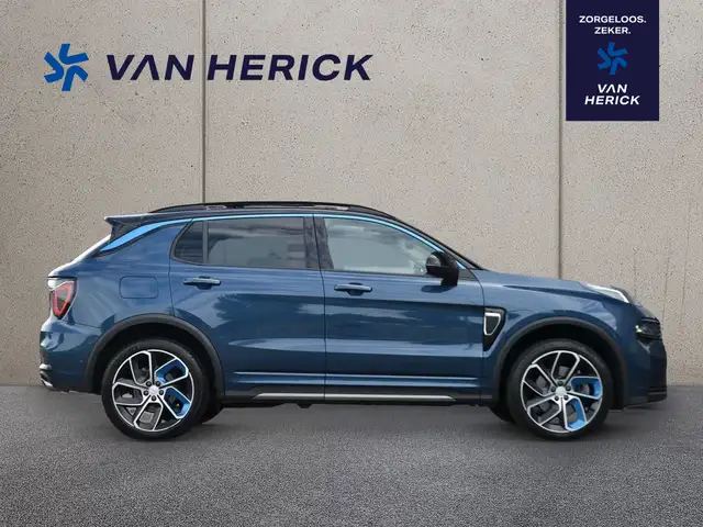 Lynk & Co 01 view 3