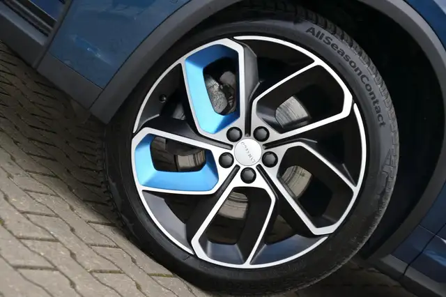 Lynk & Co 01 view 5