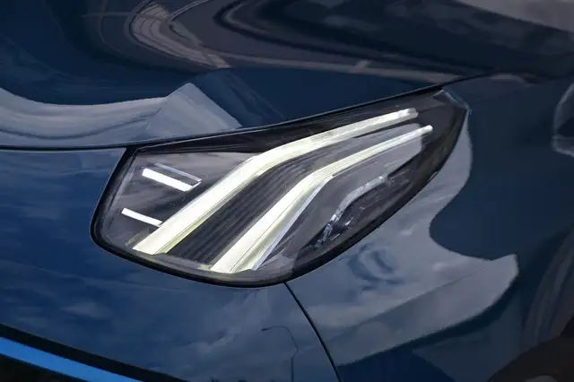 Lynk & Co 01 view 6