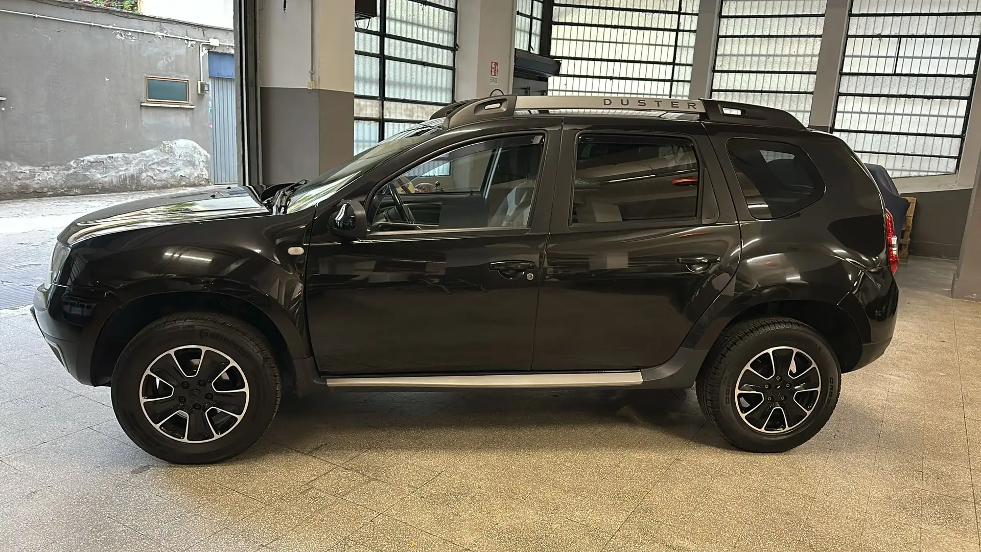 Dacia Duster Duster 1.5 dci Black Shadow 4x2 s Czarny - 1