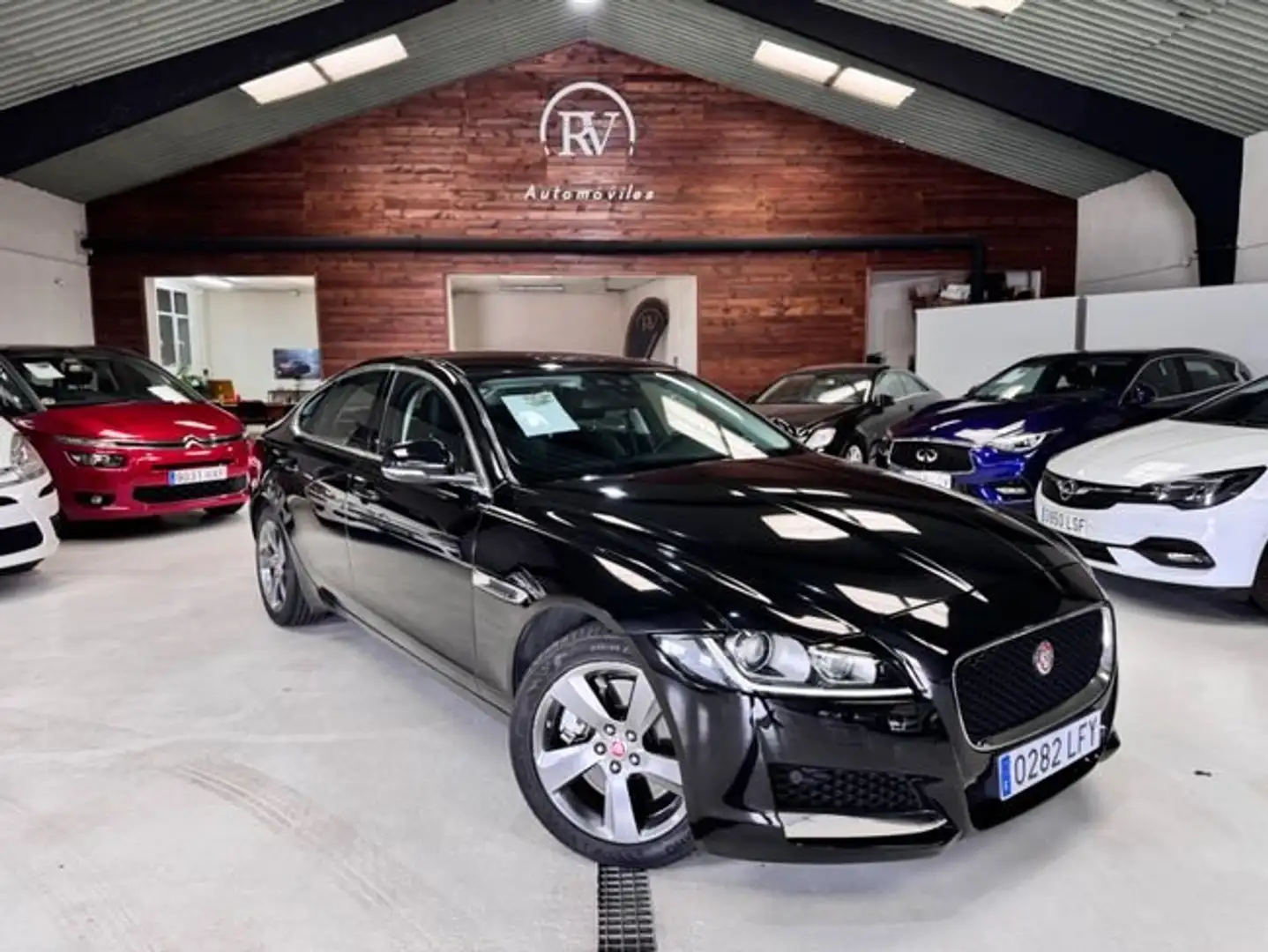 Jaguar XF 3.0TDV6 Portfolio Aut. Negro - 2