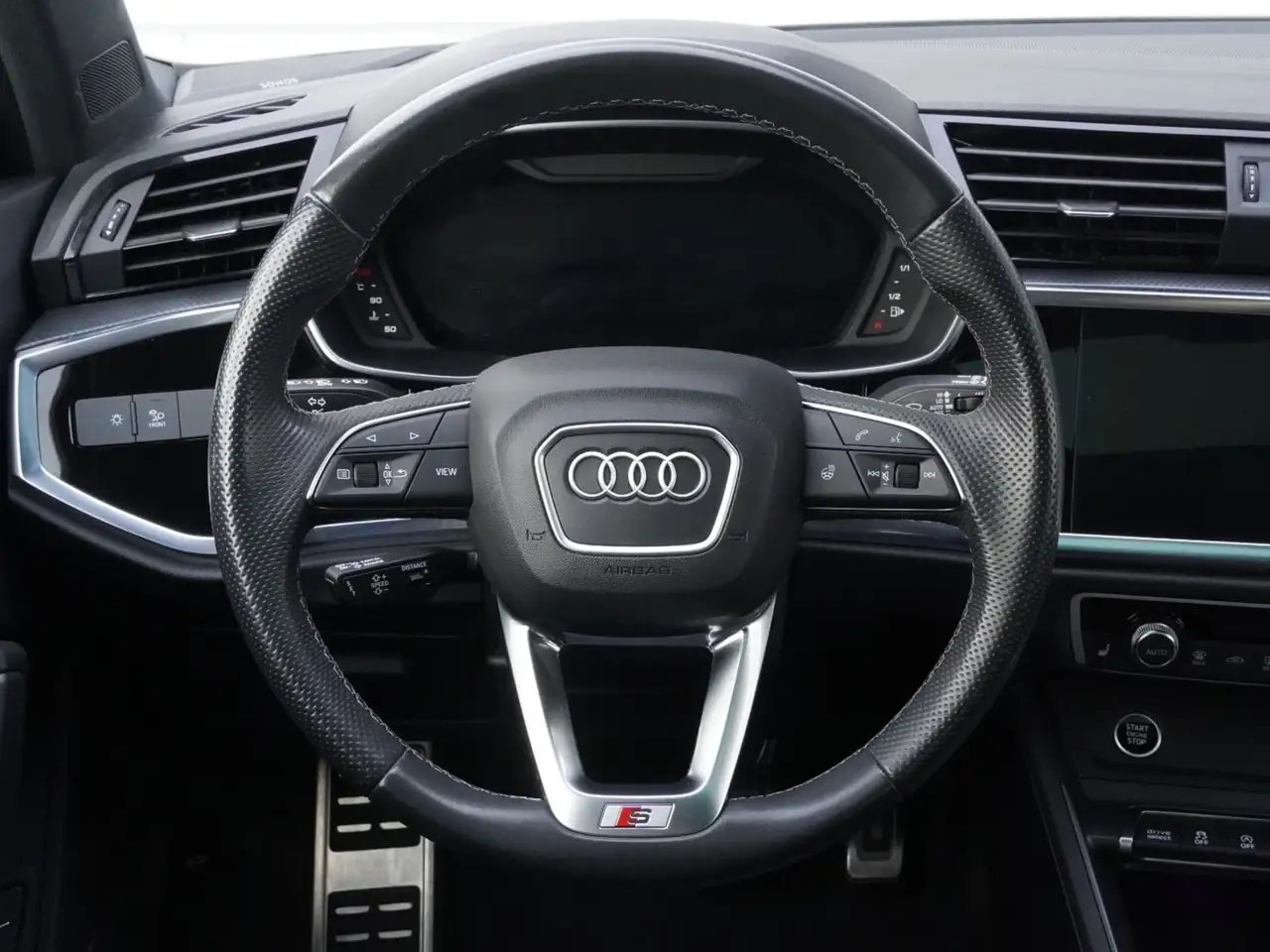 Audi Q3 photo Audi Q3