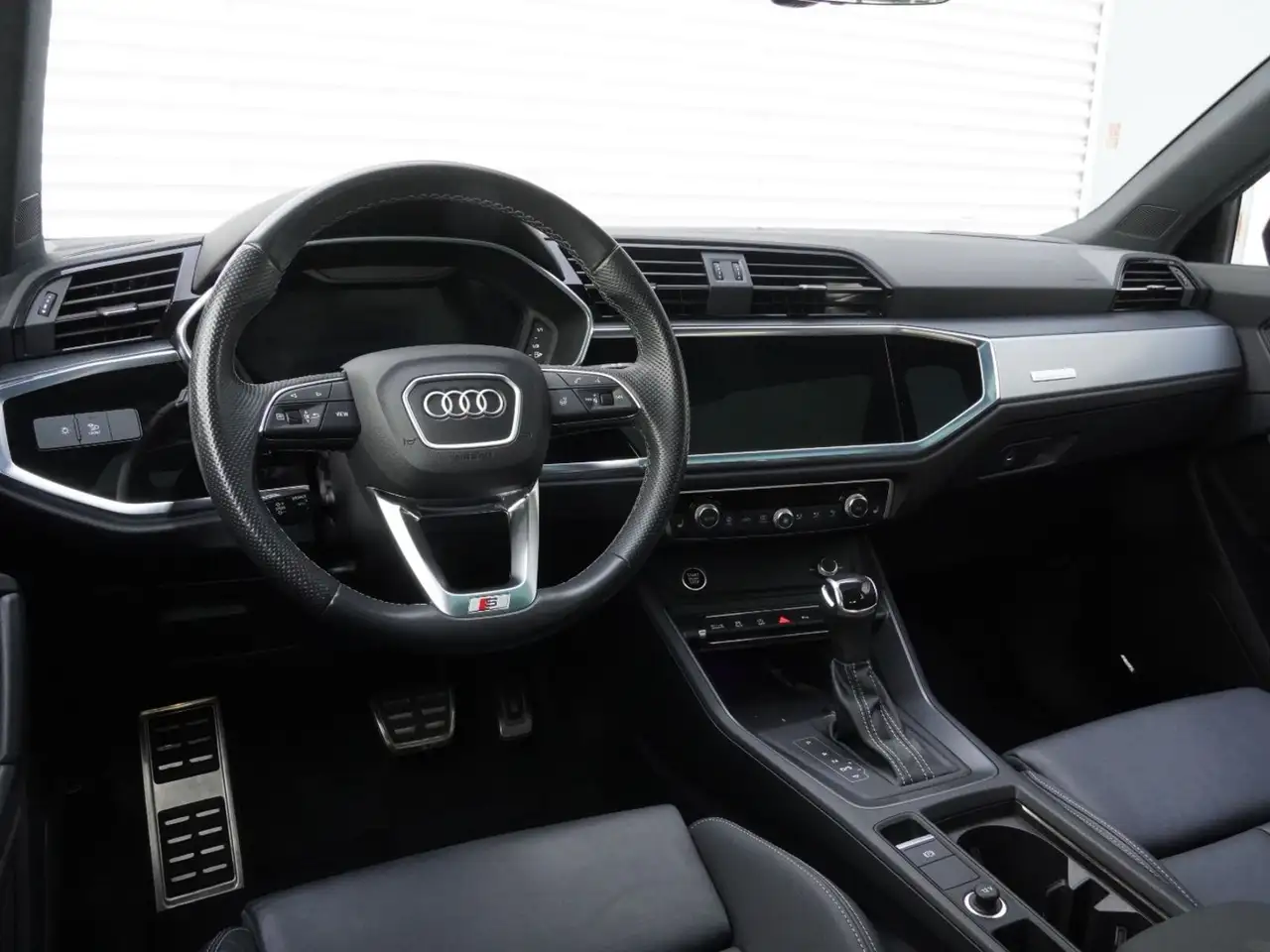 Audi Q3 photo Audi Q3