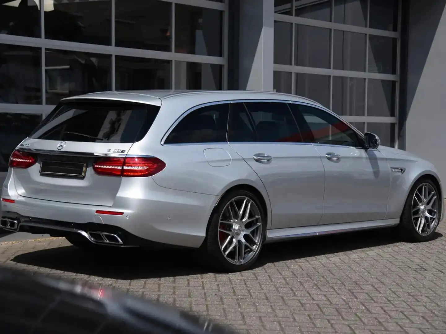 Mercedes-Benz E 63 AMG E 63S AMG 4M.  t/m 19-06-2025 online Argintiu - 2