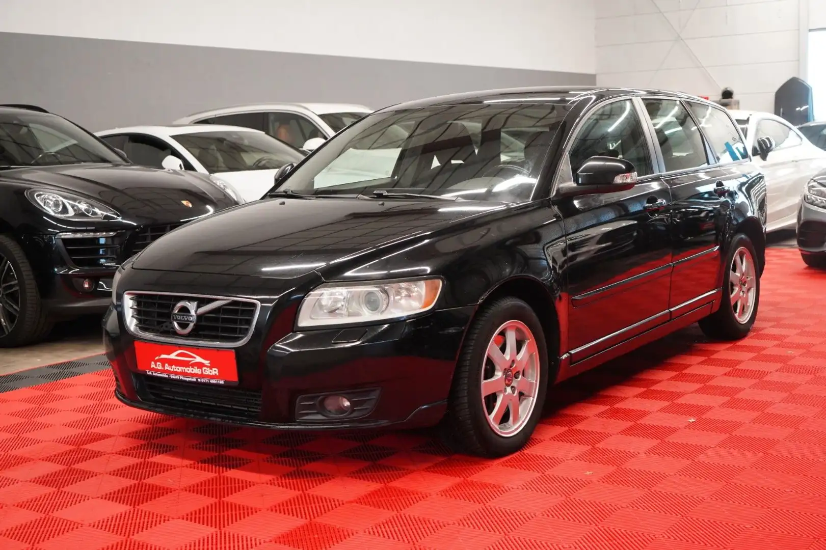 Volvo V50 2.0D Kombi D4 Kinetic Navi*Klima*Tempomat* Černá - 1