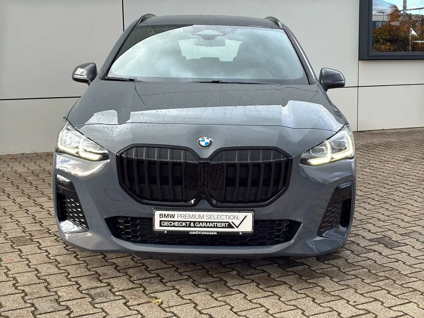 BMW 220 i Active Tourer M Sport 1000 € AKTIONSPRÄMIE Grau - 2