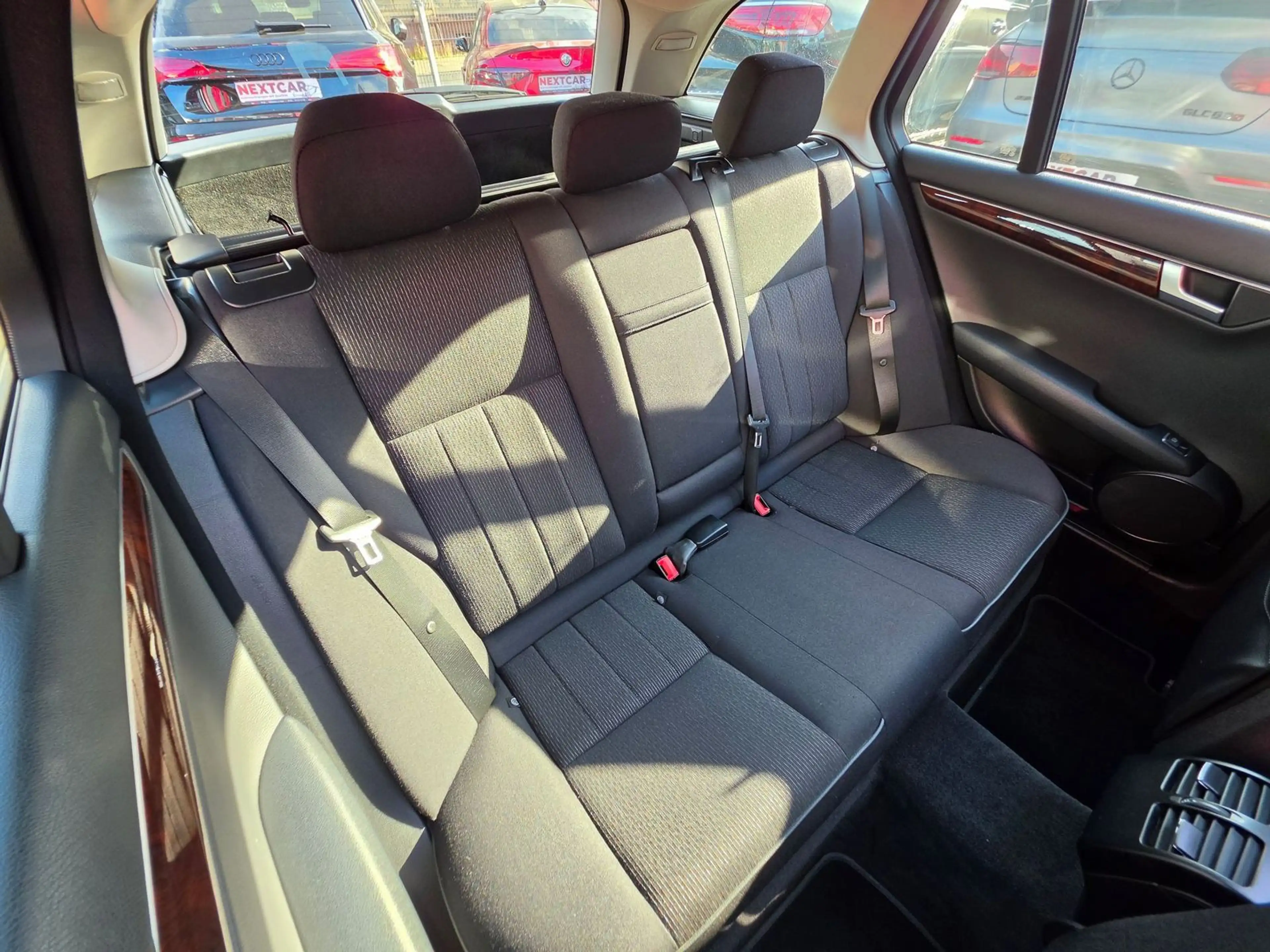 Mercedes-Benz C 350 CGI Elegance|Auto|S-Dach|Navi|AHK|BI-Xenon — photo 14