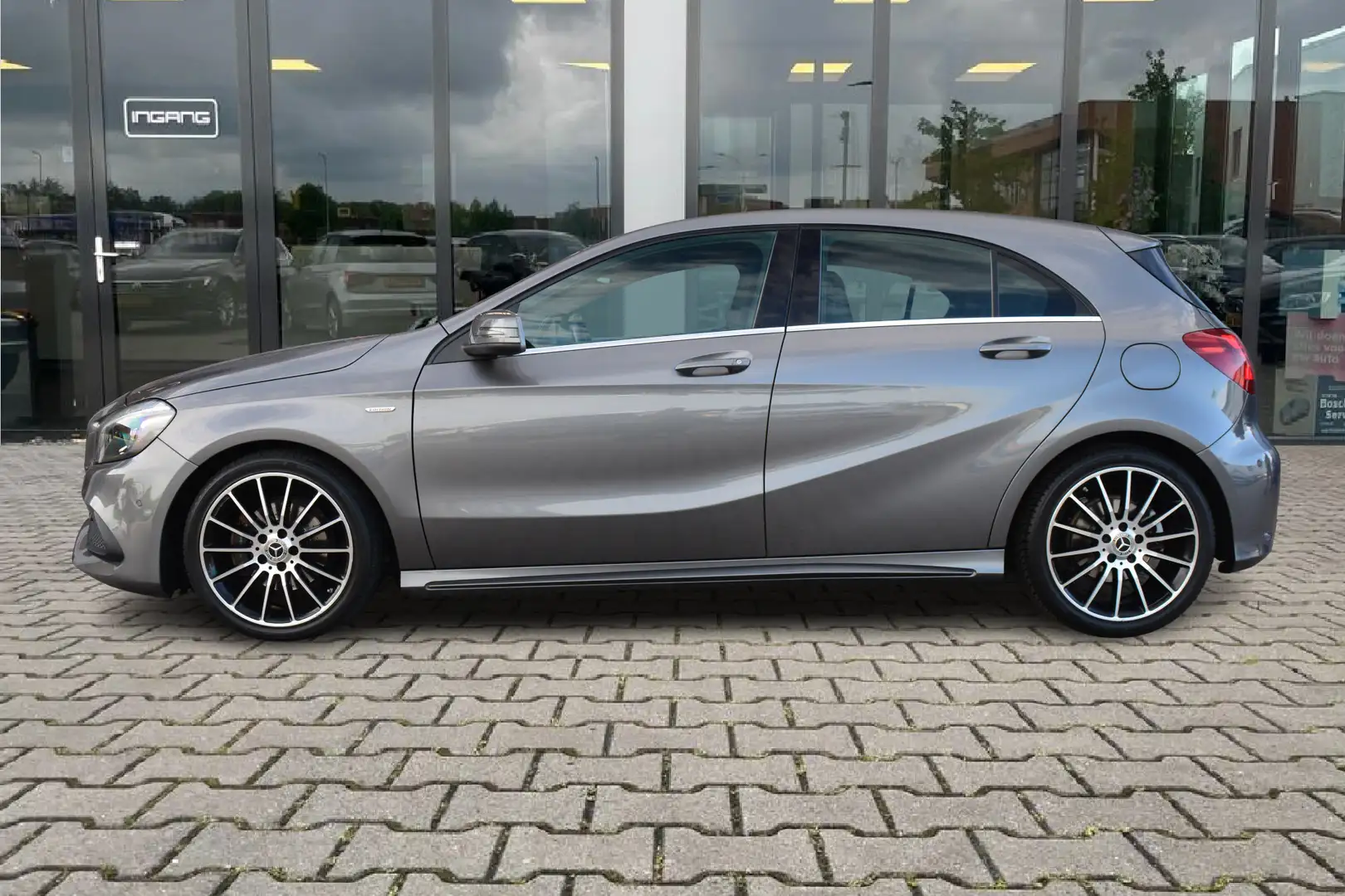 Mercedes-Benz A 160 AMG | 18 Inch | Camera | LED | Grijs - 2