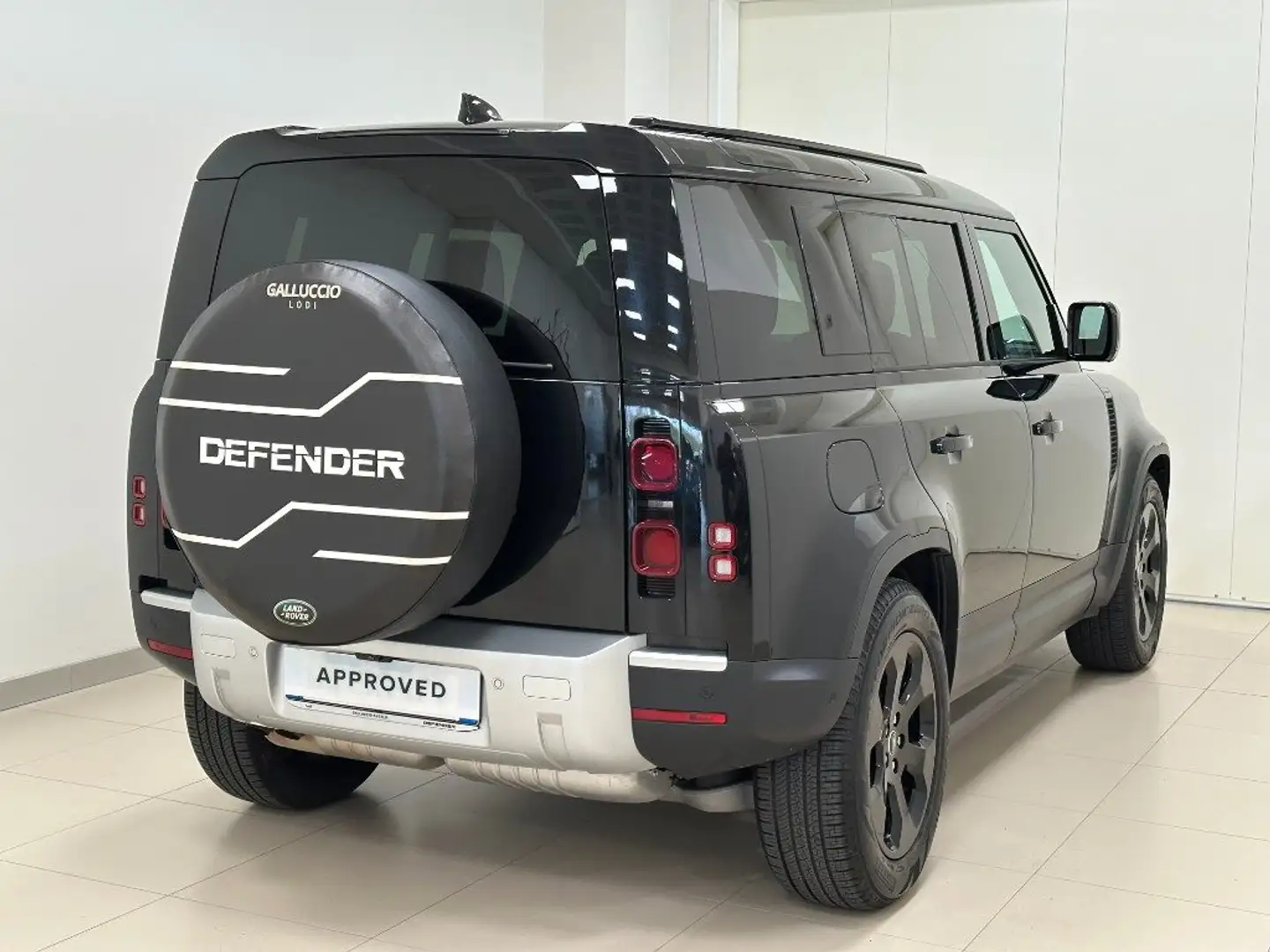 Land Rover Defender 110 3.0D I6 200 CV AWD Auto S Zwart - 2