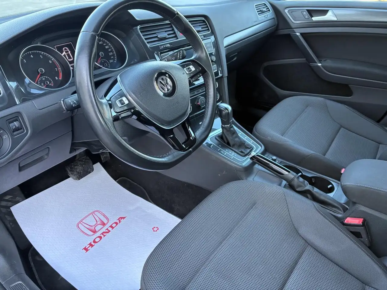 Volkswagen Golf снимка Volkswagen Golf