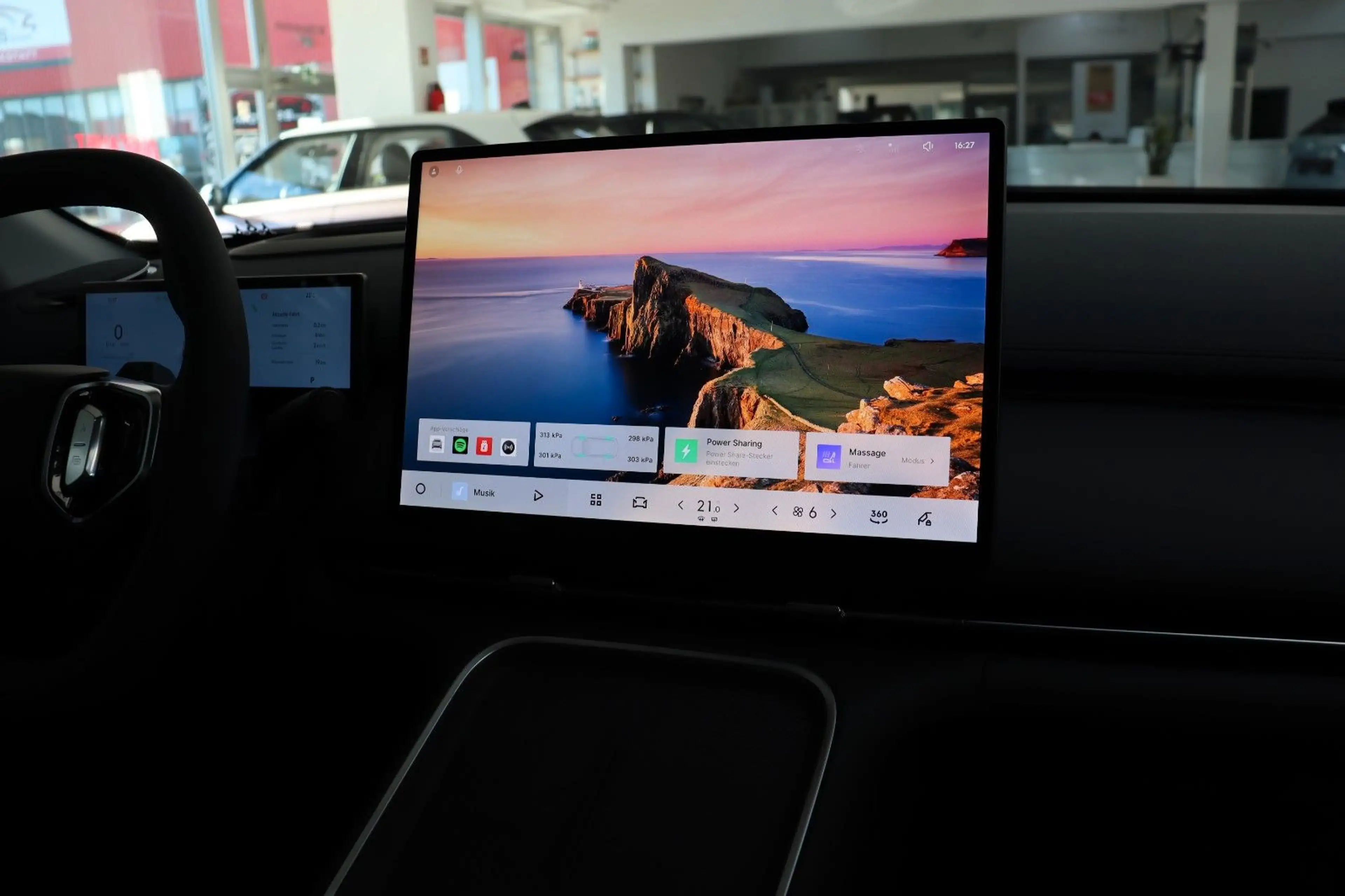 Geely Starray EM-i MAX+ PHEV E.Heck Pano HUD PDC V+h — photo 11