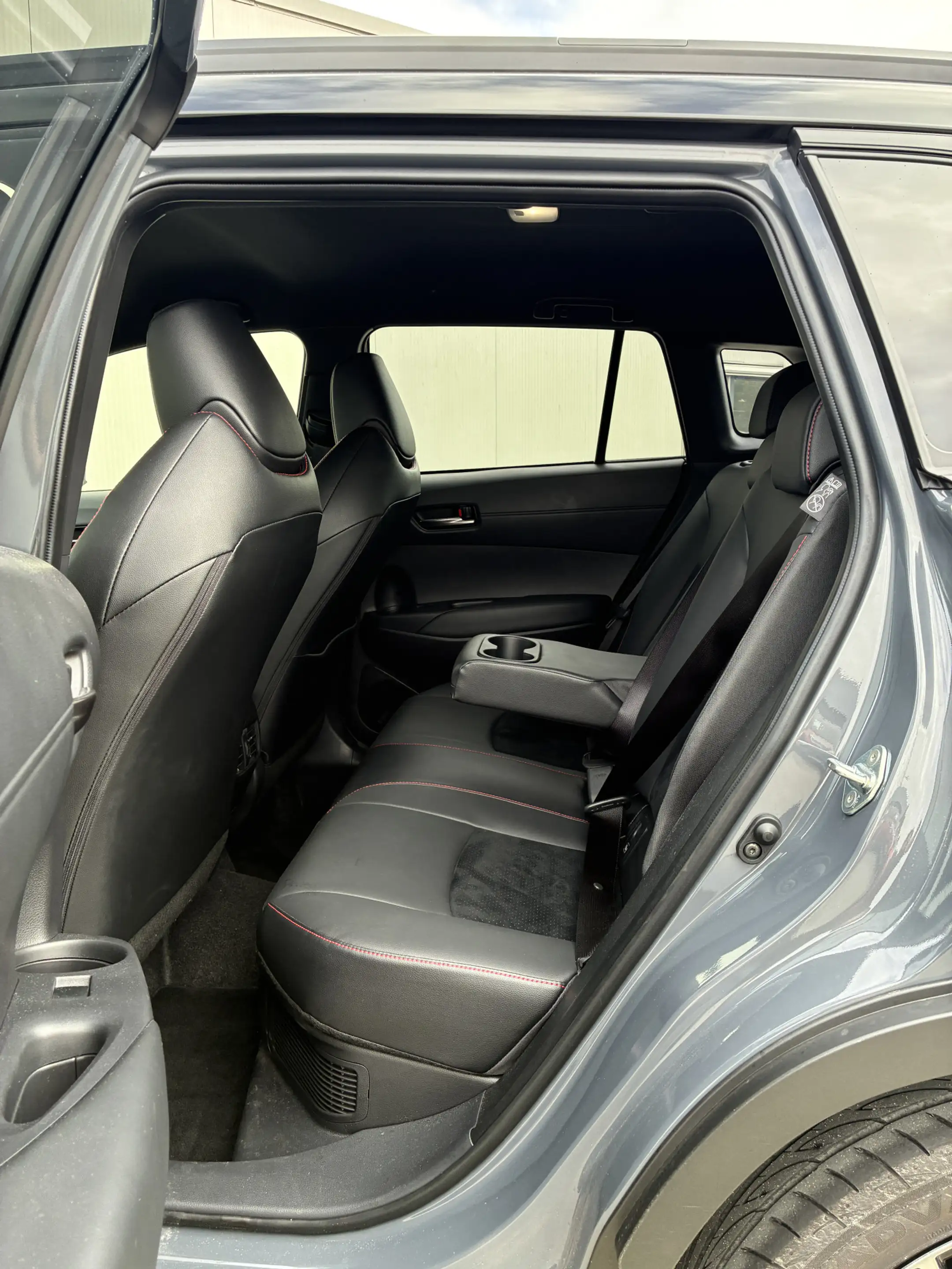 Toyota Corolla Cross Hybrid 180 GR Sport Automaat | Elektrische achterk — photo 10