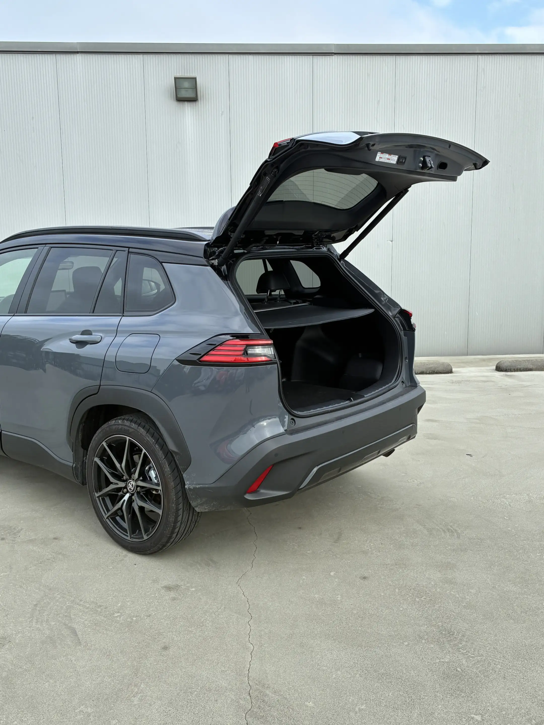 Toyota Corolla Cross Hybrid 180 GR Sport Automaat | Elektrische achterk — photo 12