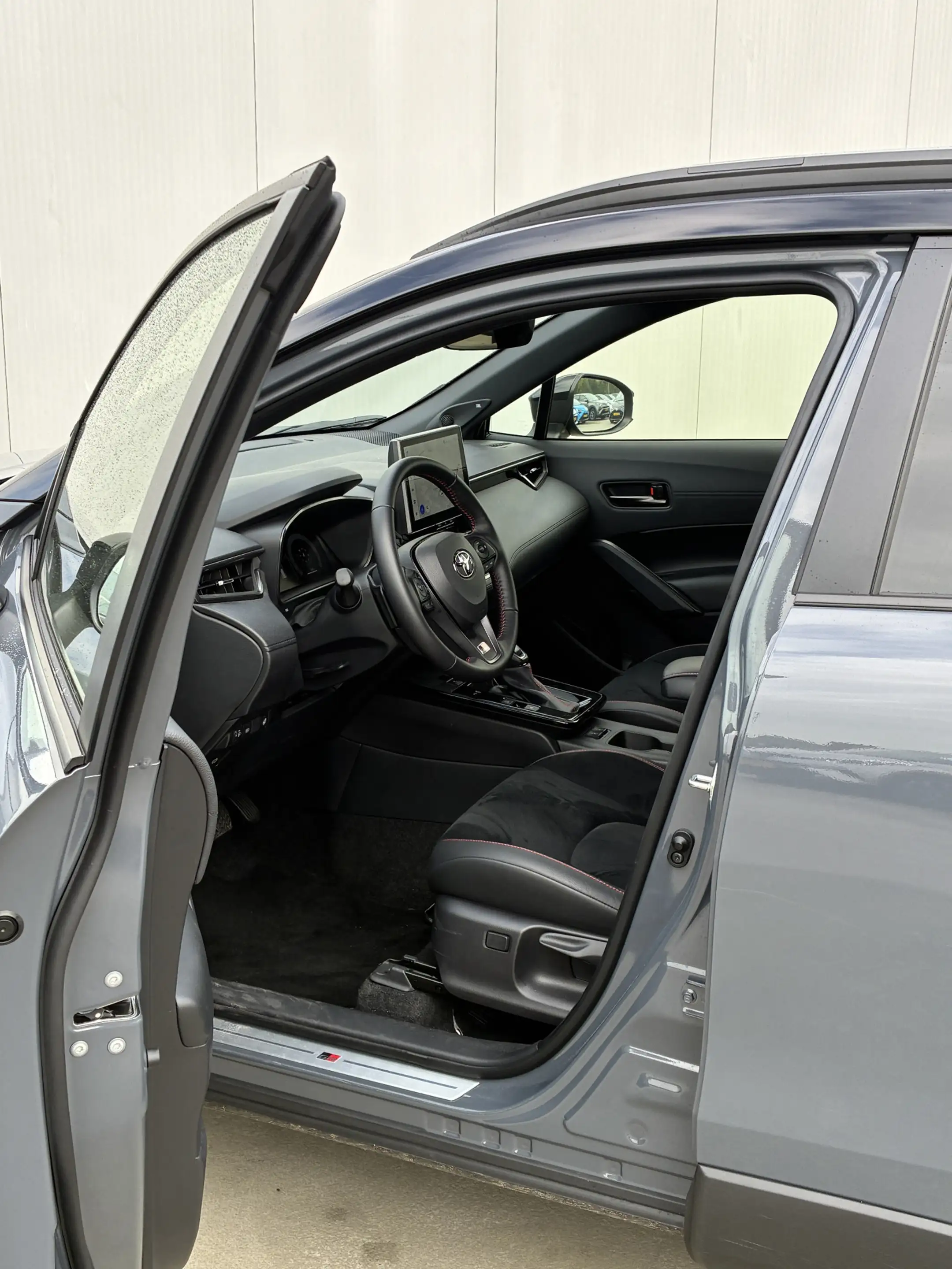 Toyota Corolla Cross Hybrid 180 GR Sport Automaat | Elektrische achterk — photo 6