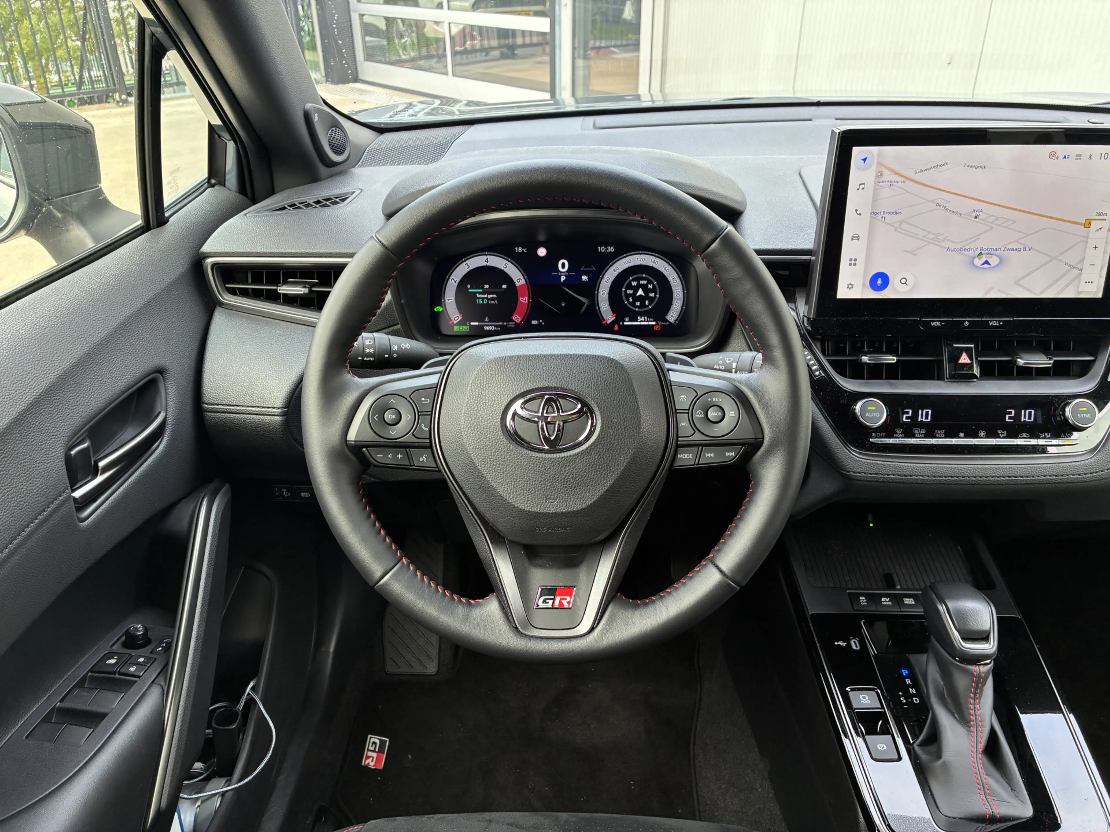 Toyota Corolla Cross Hybrid 180 GR Sport Automaat | Elektrische achterk — photo 11