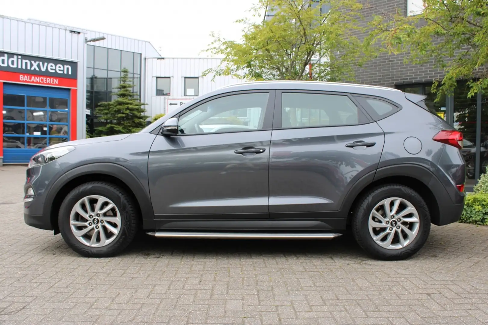 Hyundai TUCSON 1.6 GDi Navi/Blueth/Pdc/winterpakket/all weather b Grau - 2