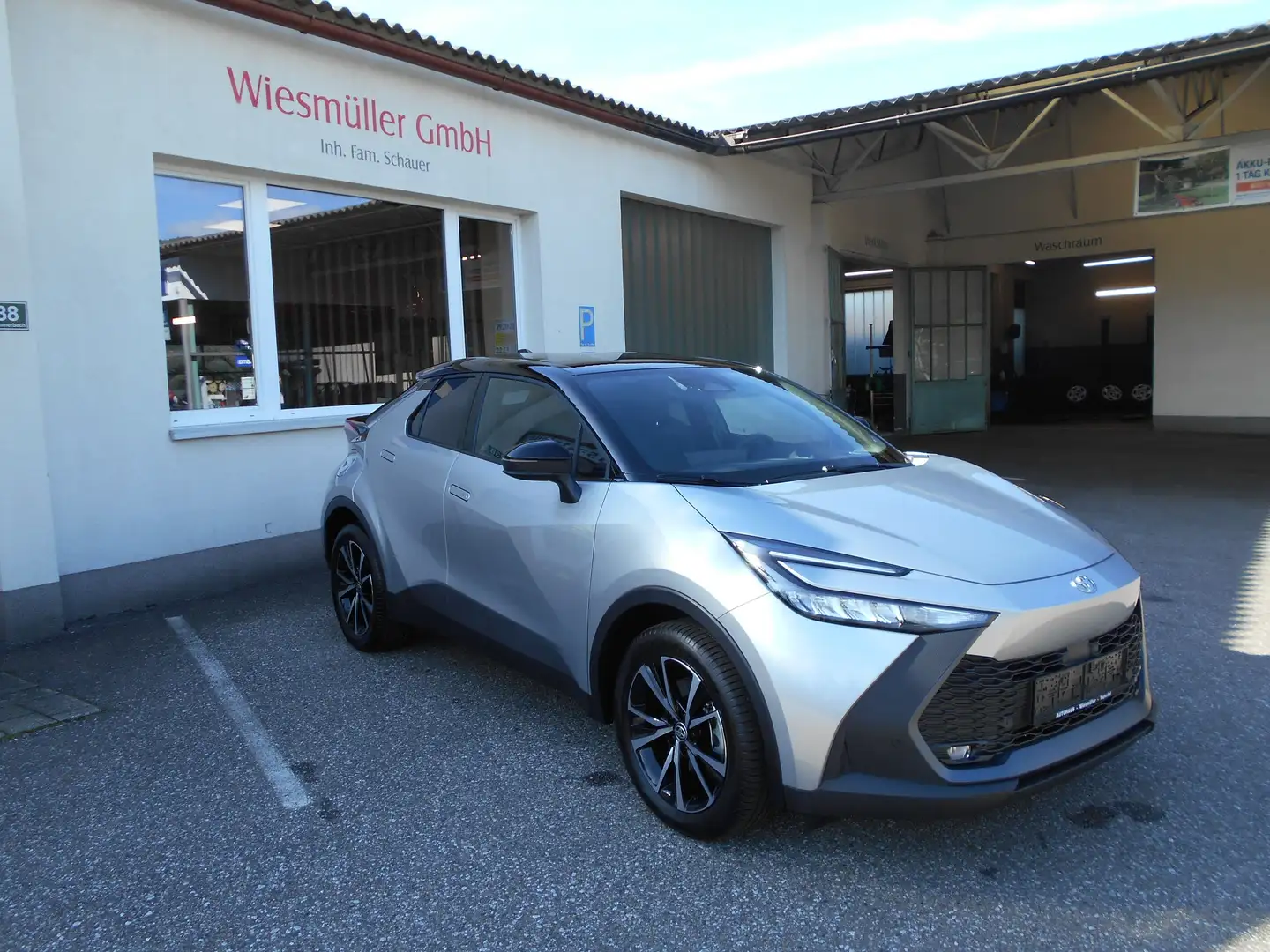 Toyota C-HR Active Drive 2.0 Plug-In Hybrid Plateado - 1