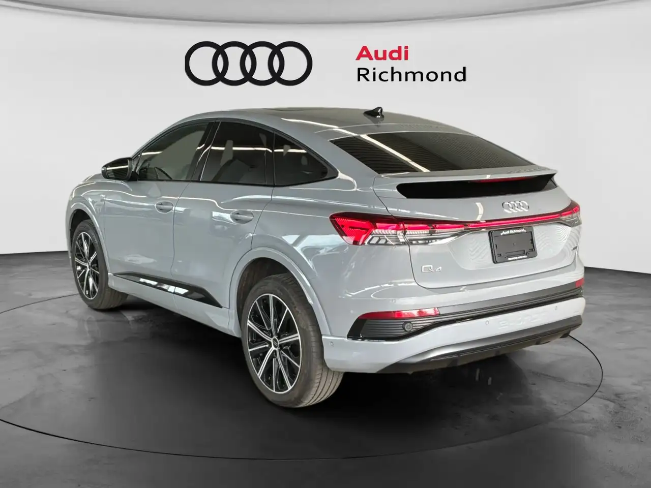 Audi Q4 e-tron снимка Audi Q4 e-tron
