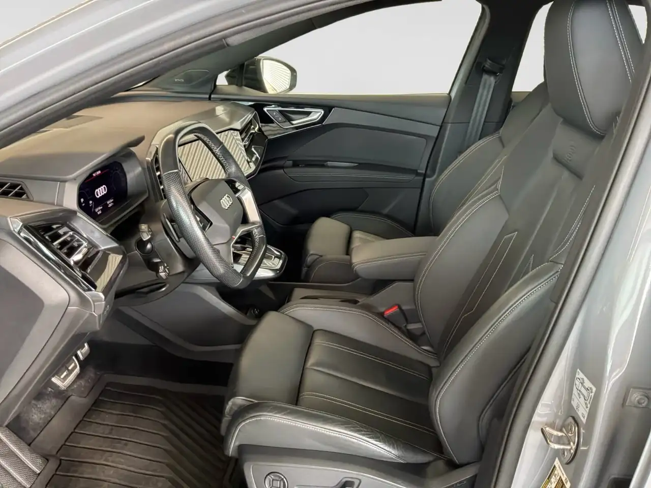 Audi Q4 e-tron снимка Audi Q4 e-tron