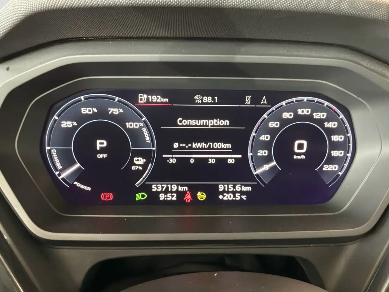 Audi Q4 e-tron снимка Audi Q4 e-tron