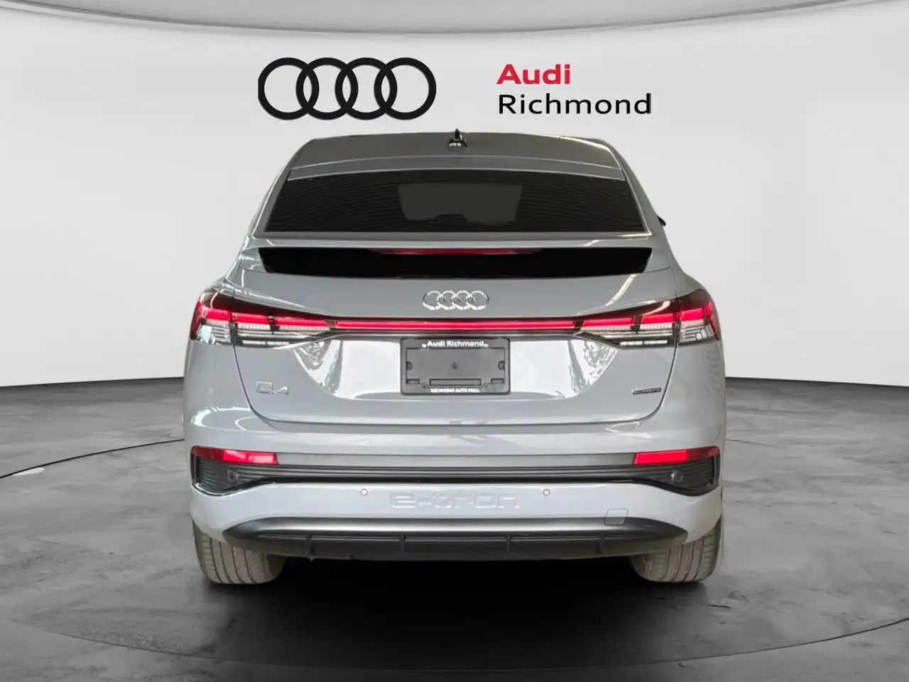 Audi Q4 e-tron снимка Audi Q4 e-tron