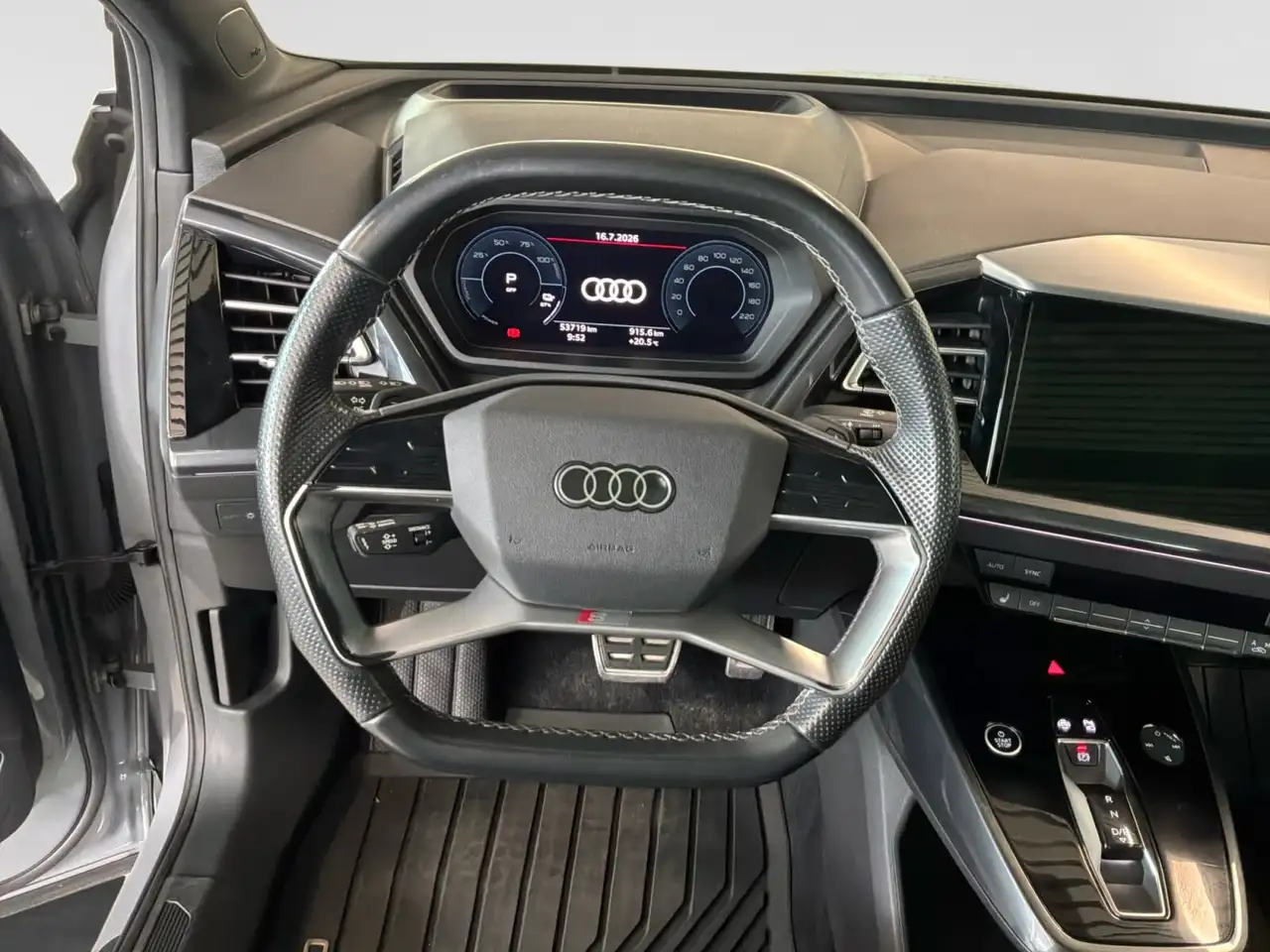 Audi Q4 e-tron снимка Audi Q4 e-tron