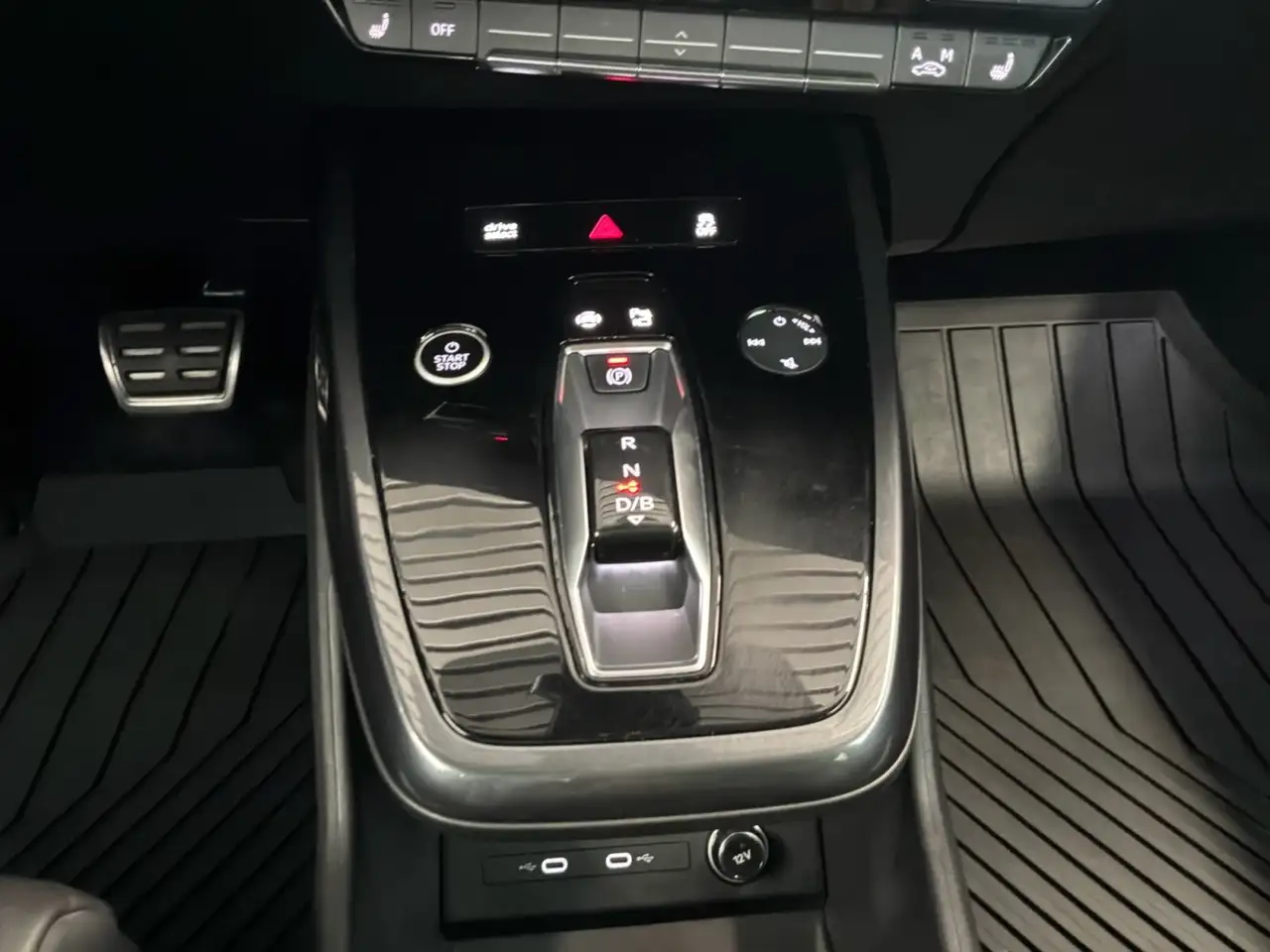 Audi Q4 e-tron снимка Audi Q4 e-tron
