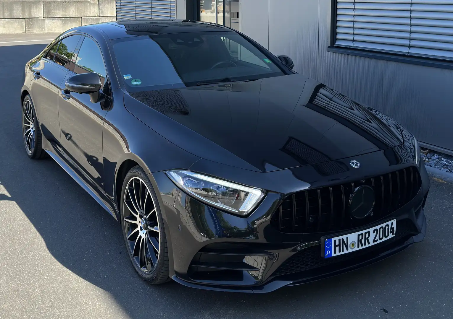 Mercedes-Benz CLS 400 d 4Matic 9G-TRONIC AMG Line Schwarz - 1