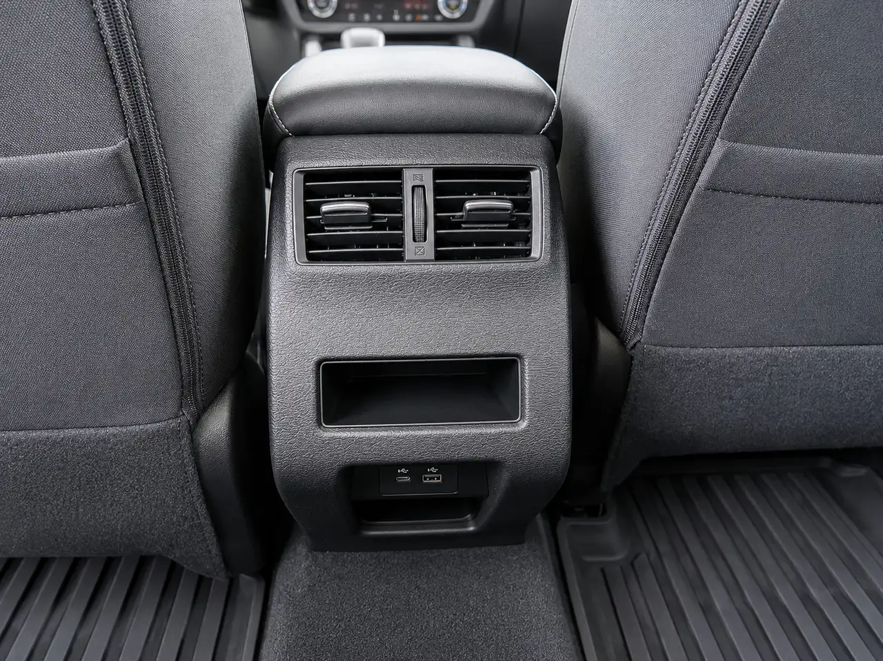 Mitsubishi Outlander photo Mitsubishi Outlander