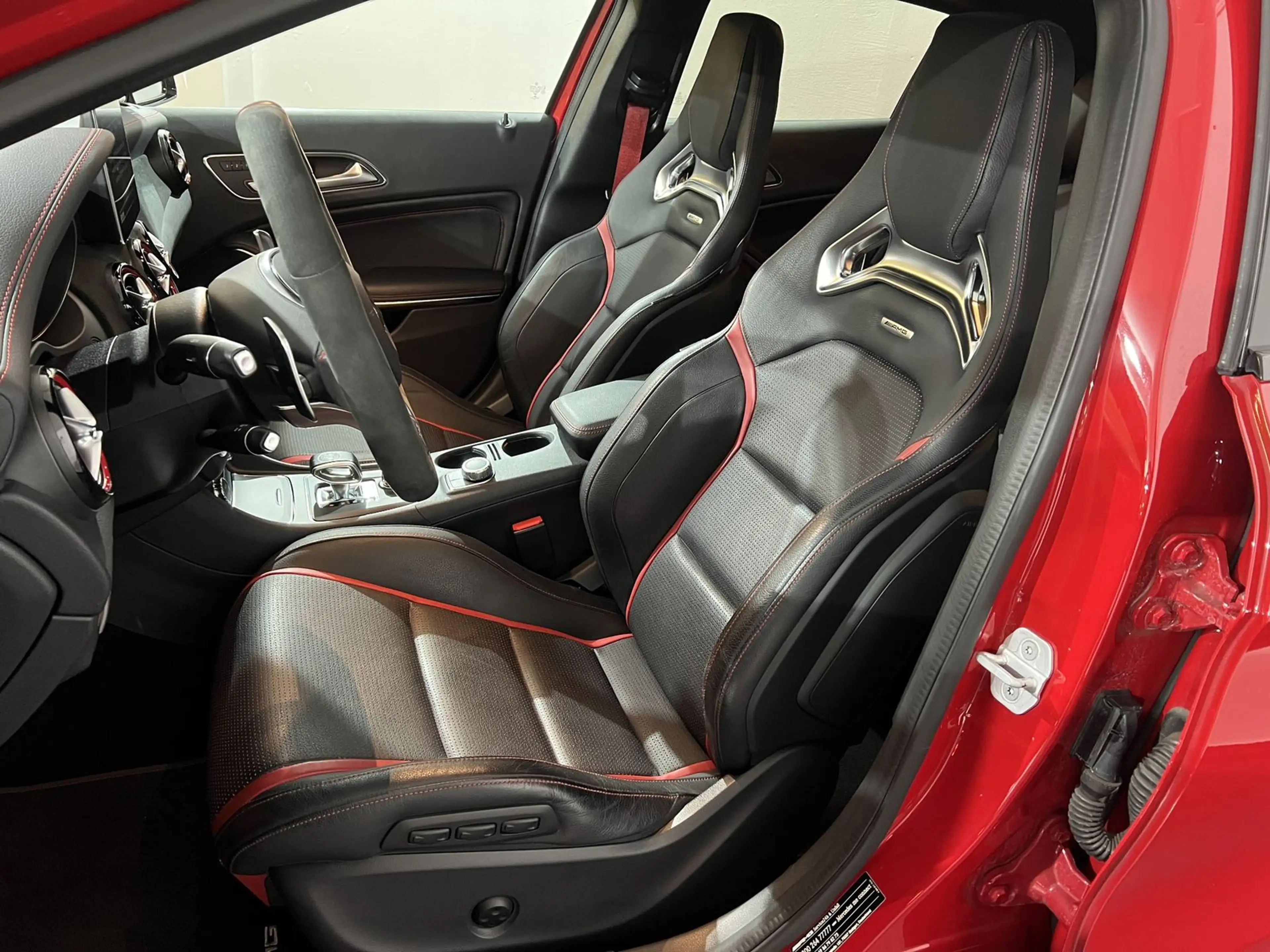 Mercedes-Benz GLA 45 AMG 4Matic*Aero*Perf.AGA*Schale*Pano*LED* — photo 14