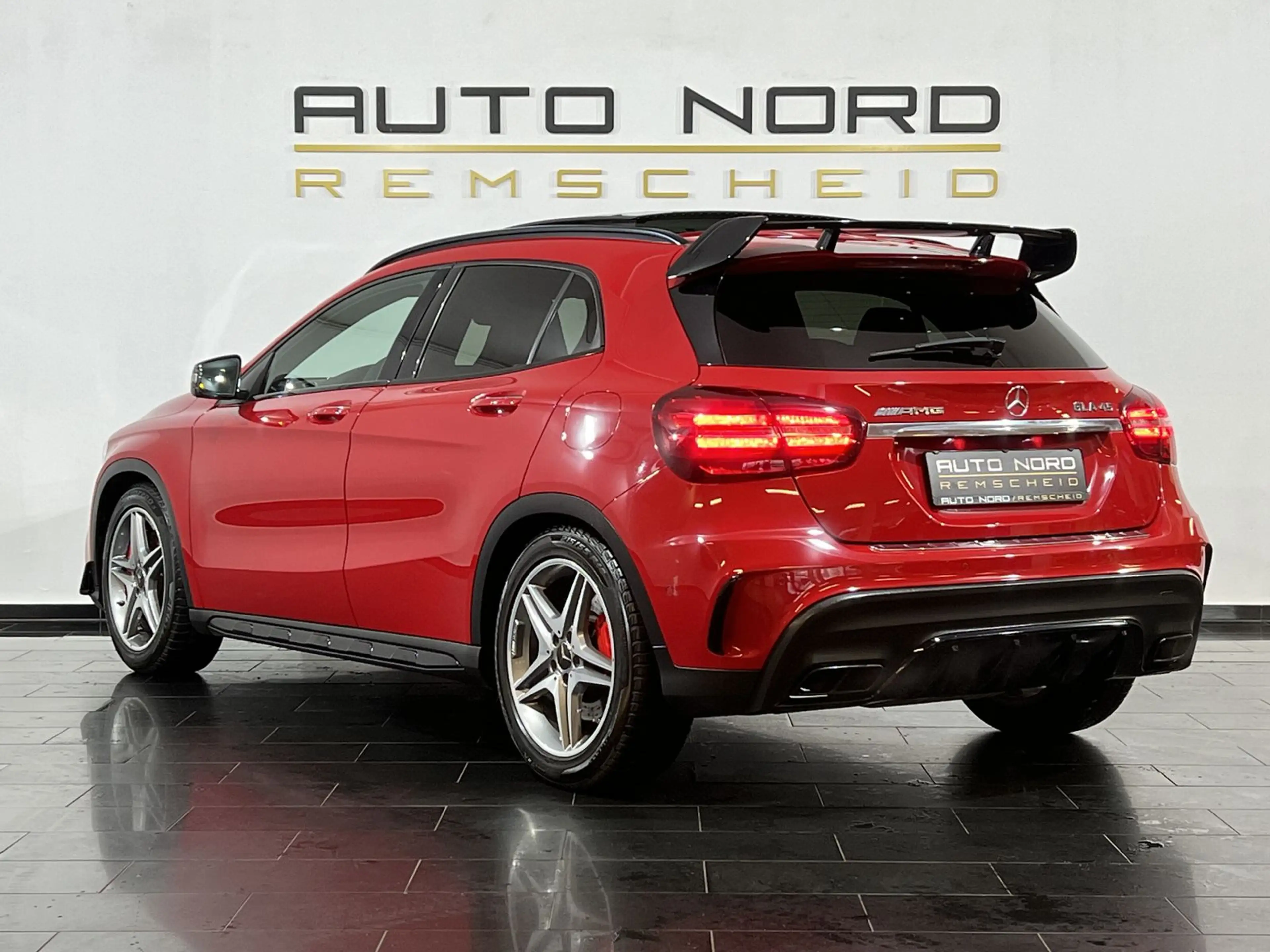 Mercedes-Benz GLA 45 AMG 4Matic*Aero*Perf.AGA*Schale*Pano*LED* — photo 9