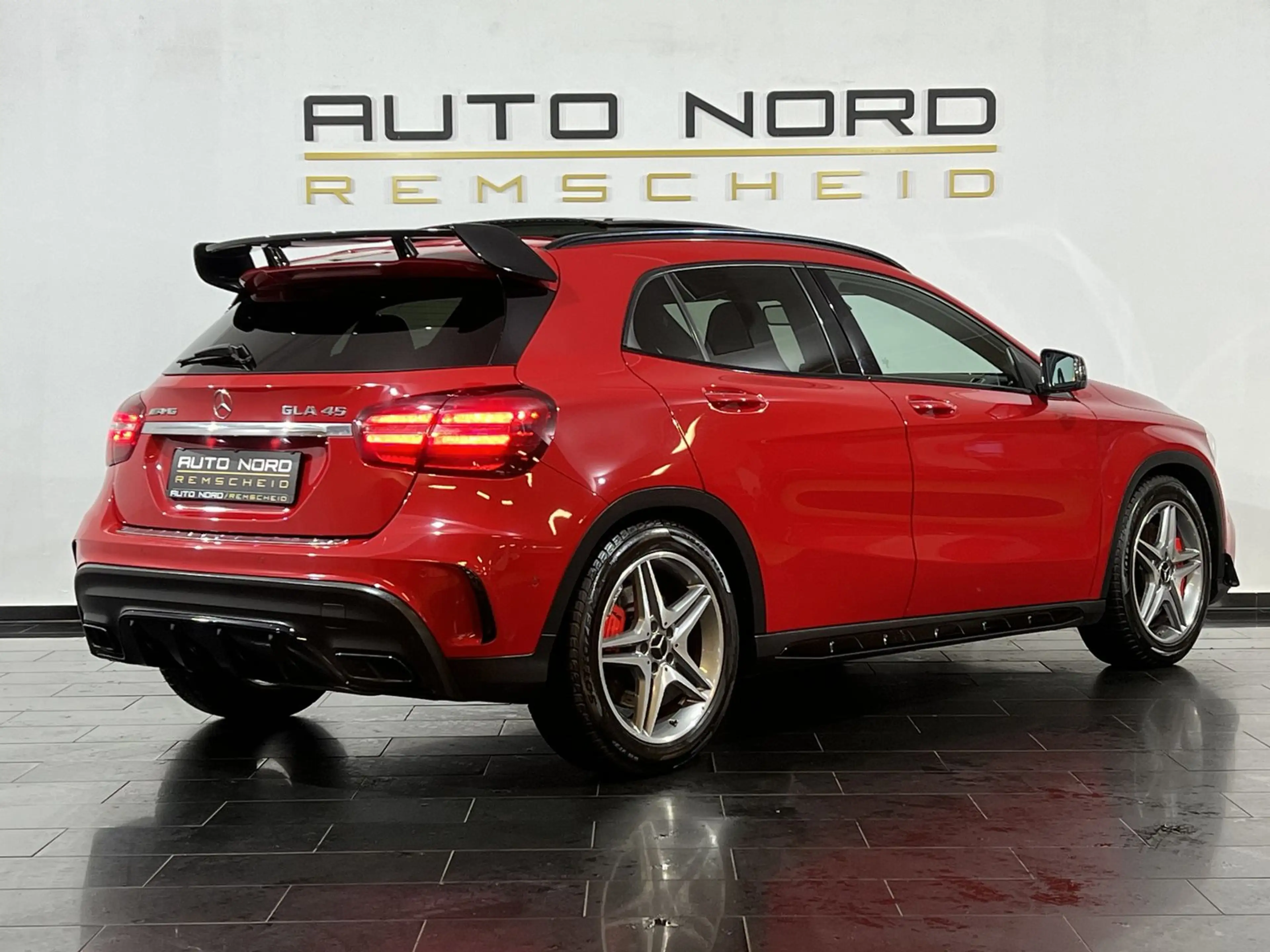 Mercedes-Benz GLA 45 AMG 4Matic*Aero*Perf.AGA*Schale*Pano*LED* — photo 6