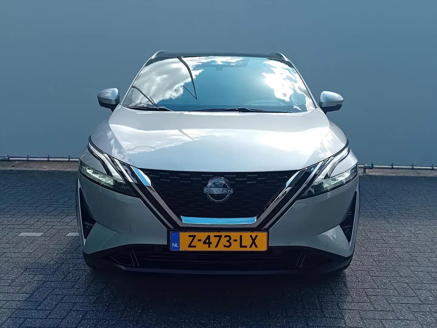 Nissan Qashqai 1.3 Mild-Hybrid 140pk Tekna |Panoramadak Grijs - 2