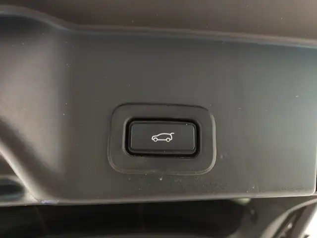 Land Rover Range Rover Evoque view 11