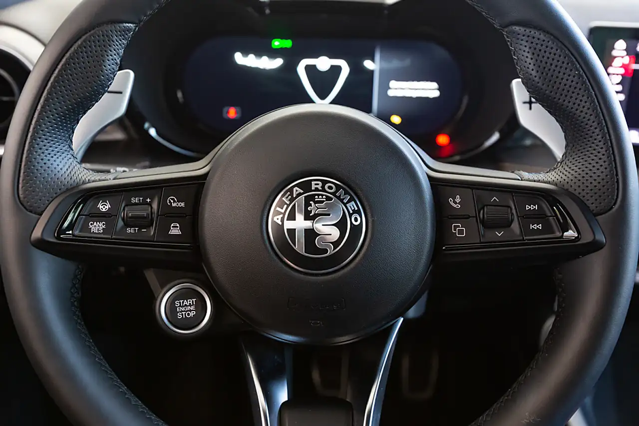 Alfa Romeo Tonale 2025 — фото 6