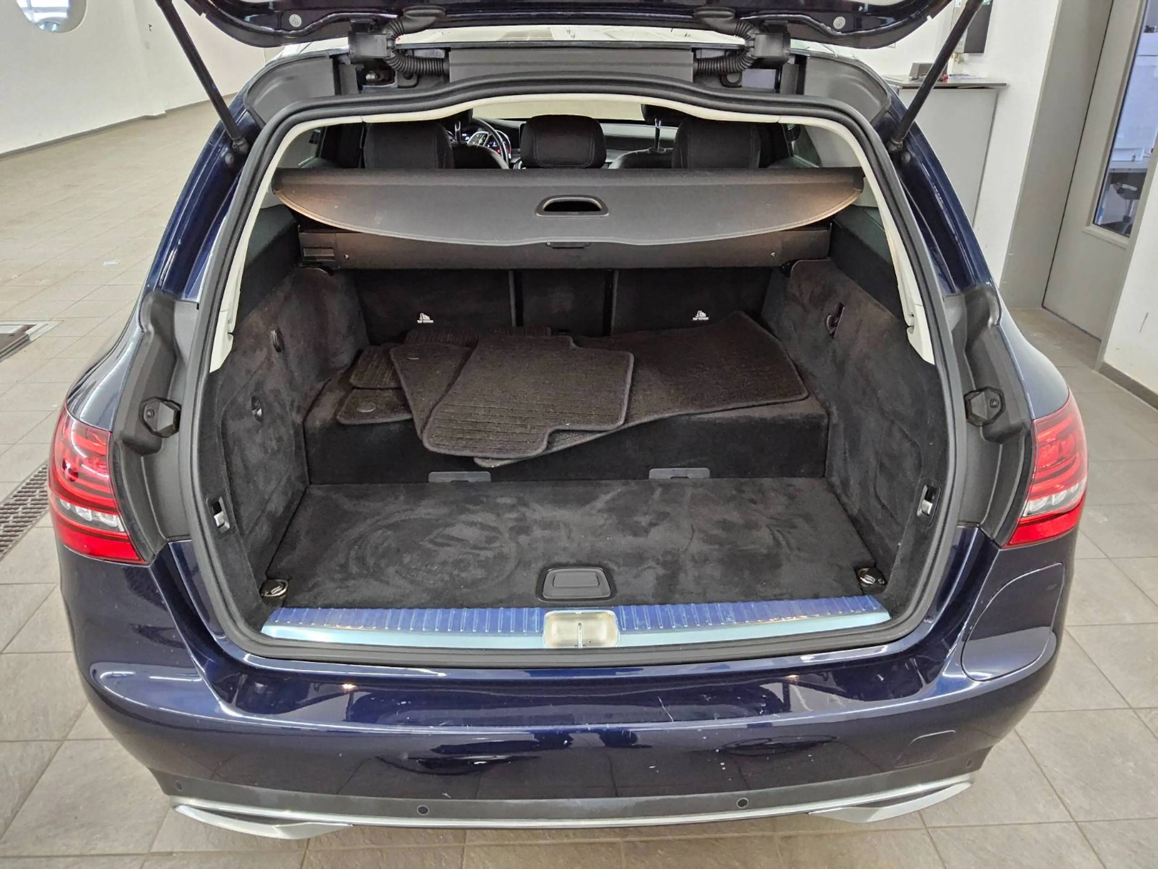 Mercedes-Benz C 300 C 300 T-LEDER NAVI KLIMAAUT RADIO TEMPO MFL SHZ PDC ACC SOUND LED Burmester — photo 11