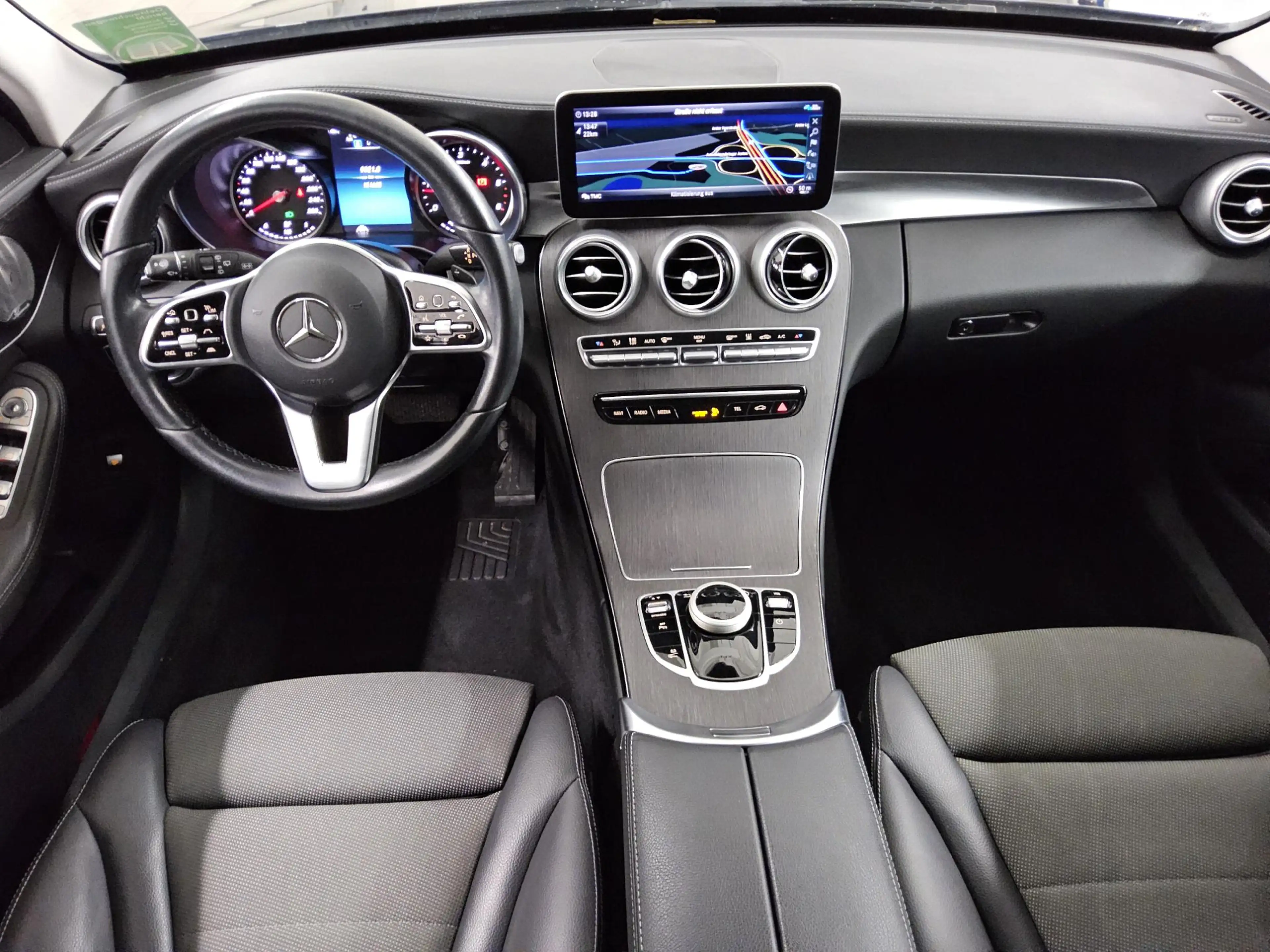 Mercedes-Benz C 300 C 300 T-LEDER NAVI KLIMAAUT RADIO TEMPO MFL SHZ PDC ACC SOUND LED Burmester — photo 5