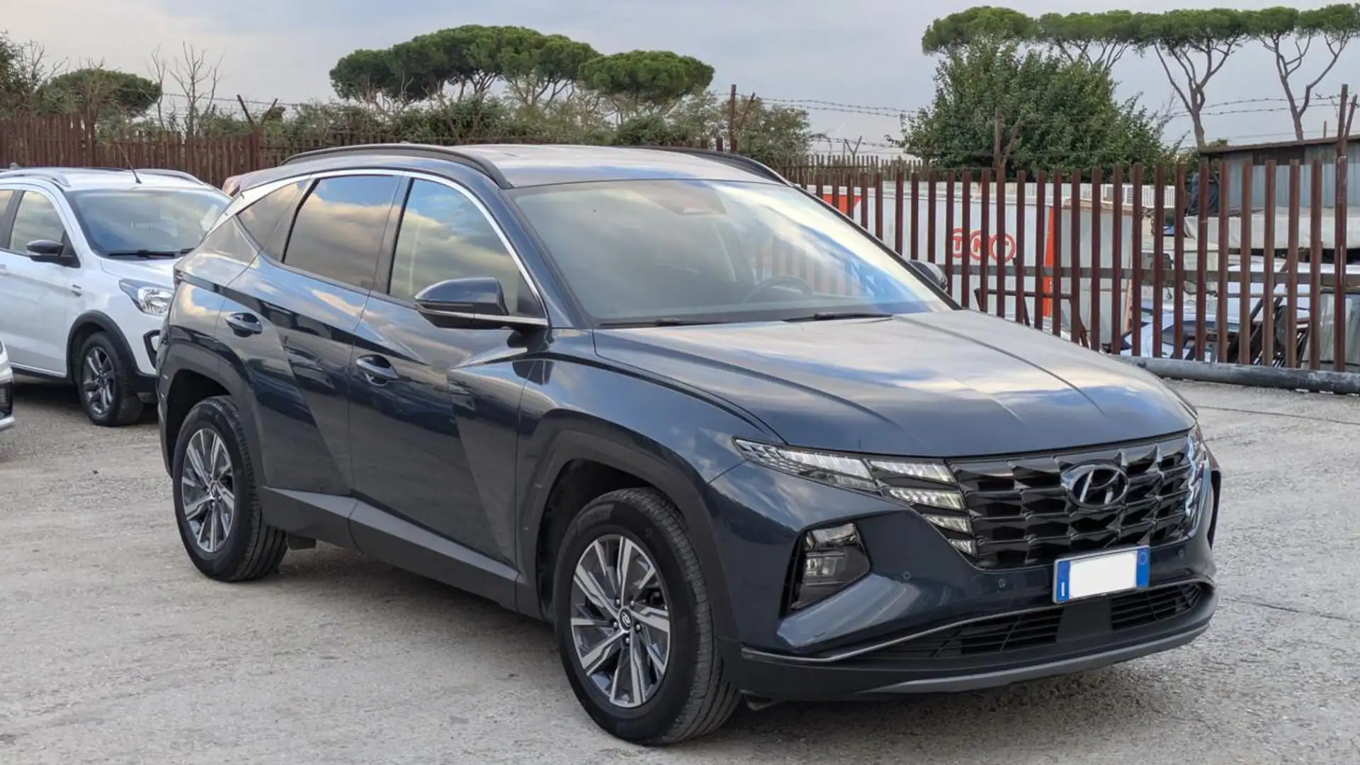 Hyundai TUCSON HYBRID X-LINE 1.6hev 230cv SAFETYPACK Grau - 2