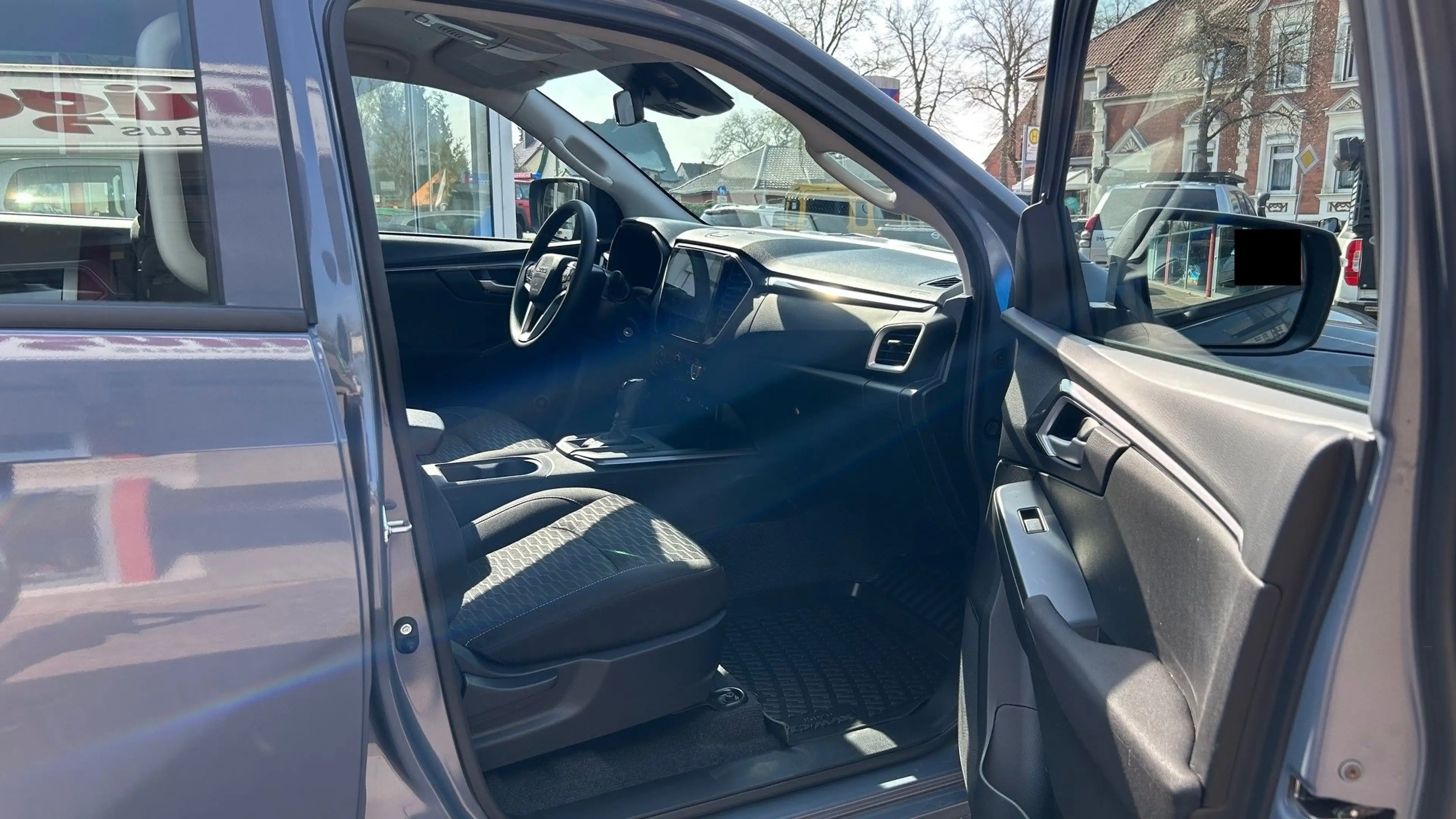 Isuzu D-Max Double Cab 4WD Autm. LS — photo 13