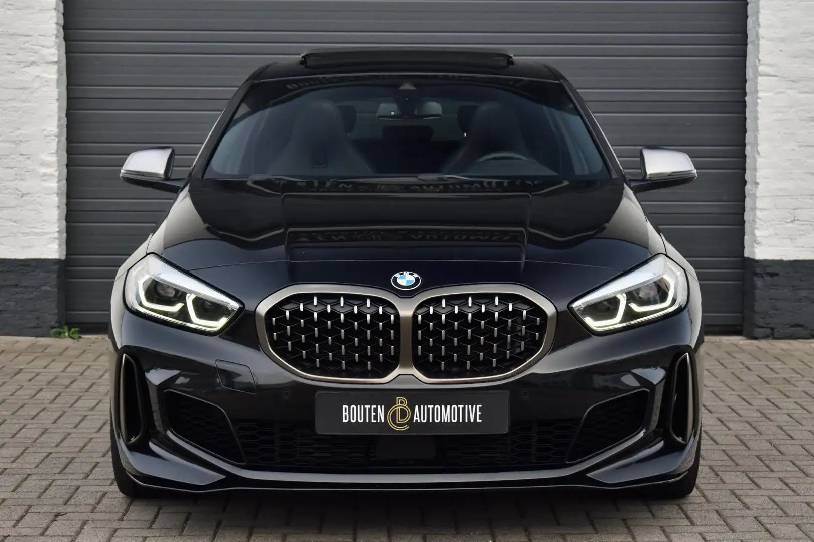 BMW 135 1-serie M135i xDrive High Executive | Pano | M-Sto Zwart - 2